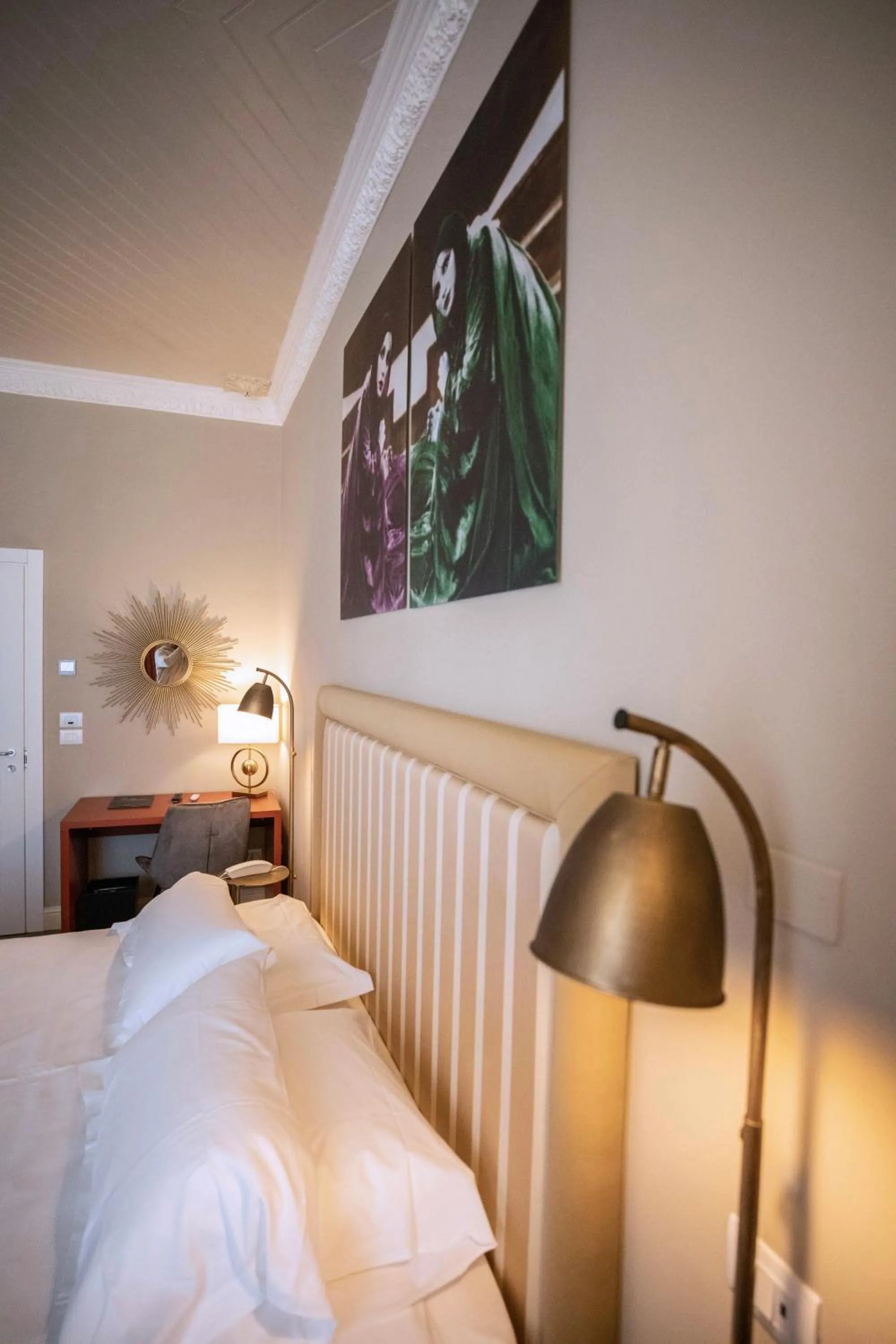 Decorative detail, Bed in Lanterne Magiche Ortigia Suites