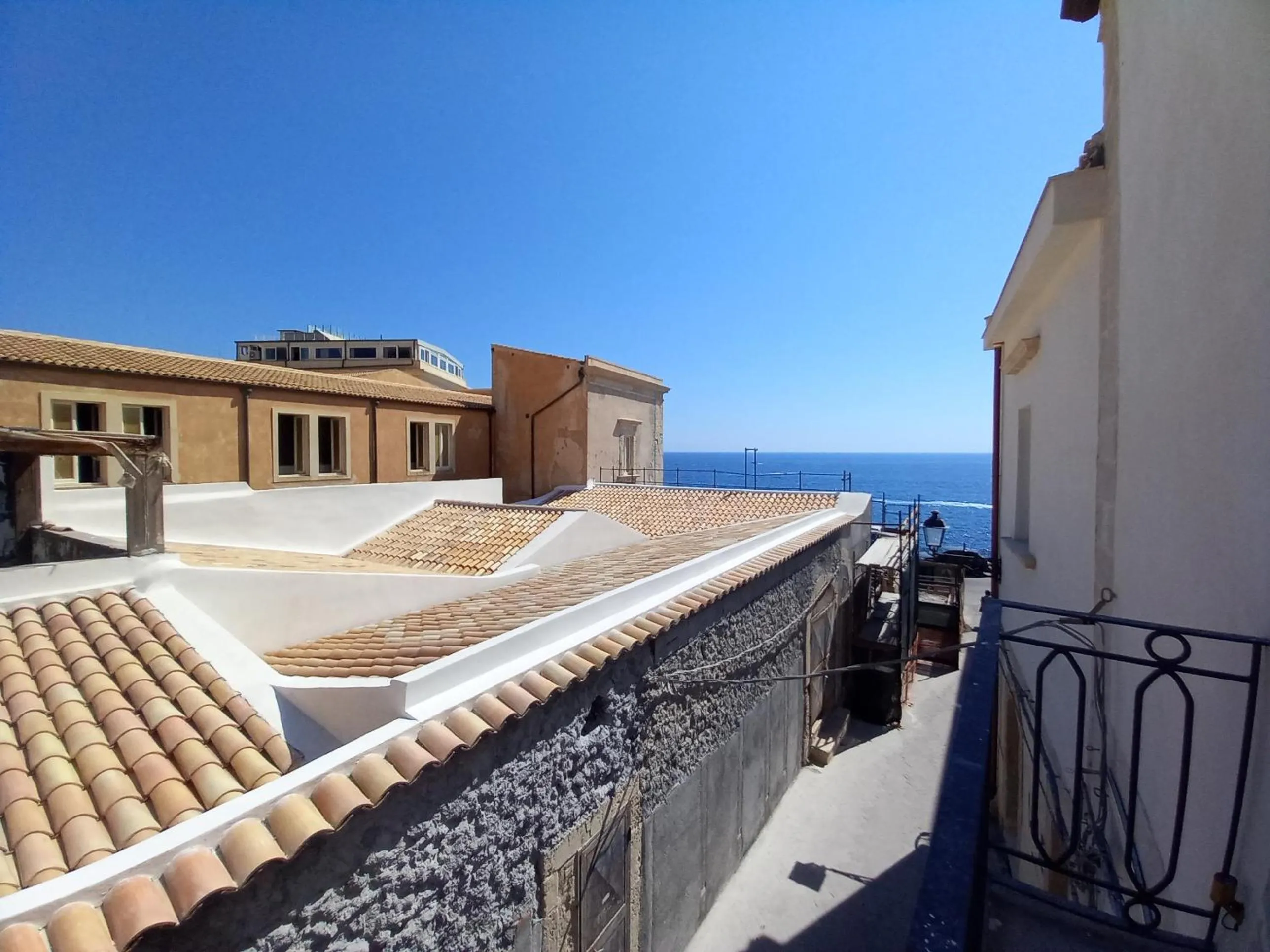 Balcony/Terrace in Lanterne Magiche Ortigia Suites