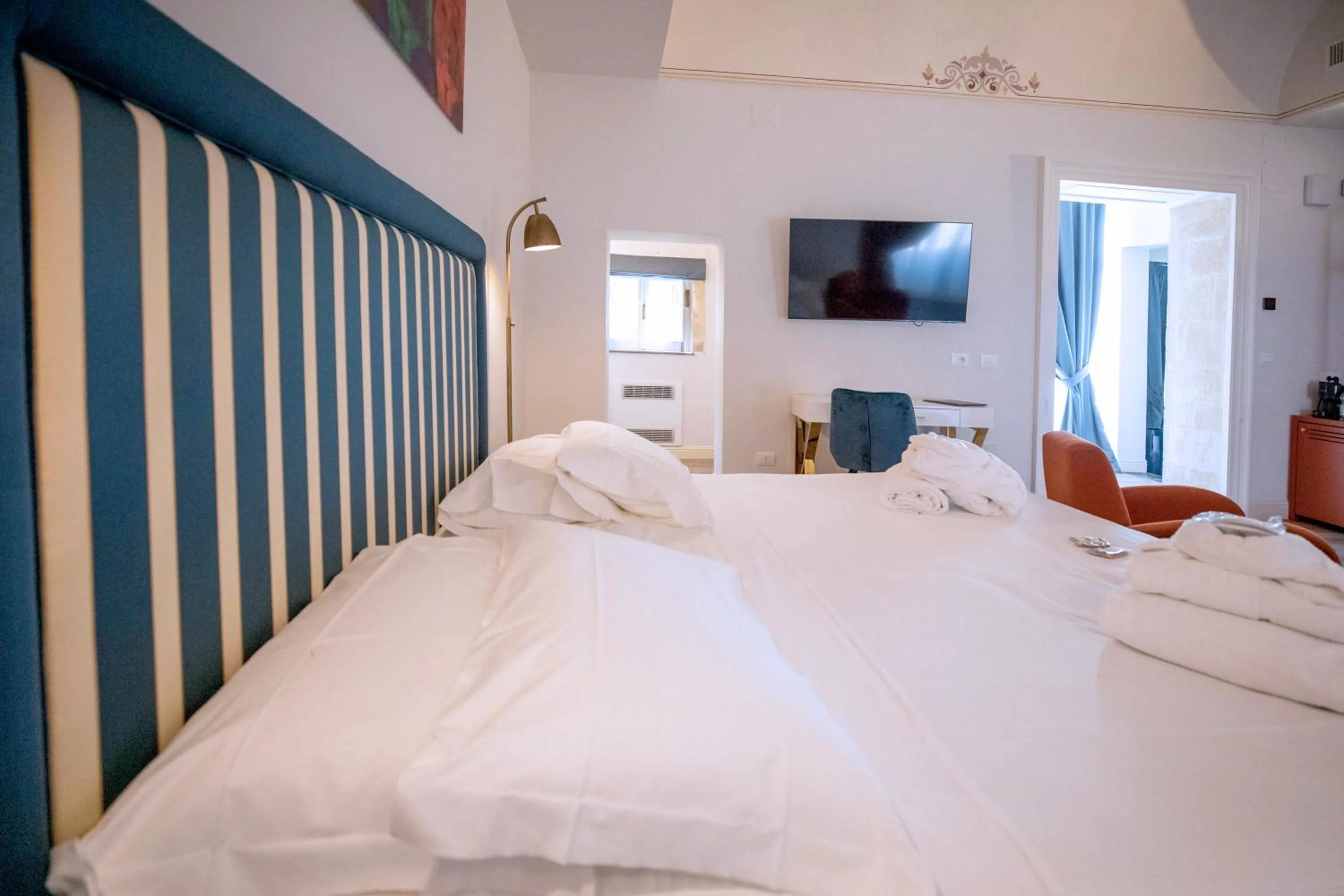 TV and multimedia, Bed in Lanterne Magiche Ortigia Suites