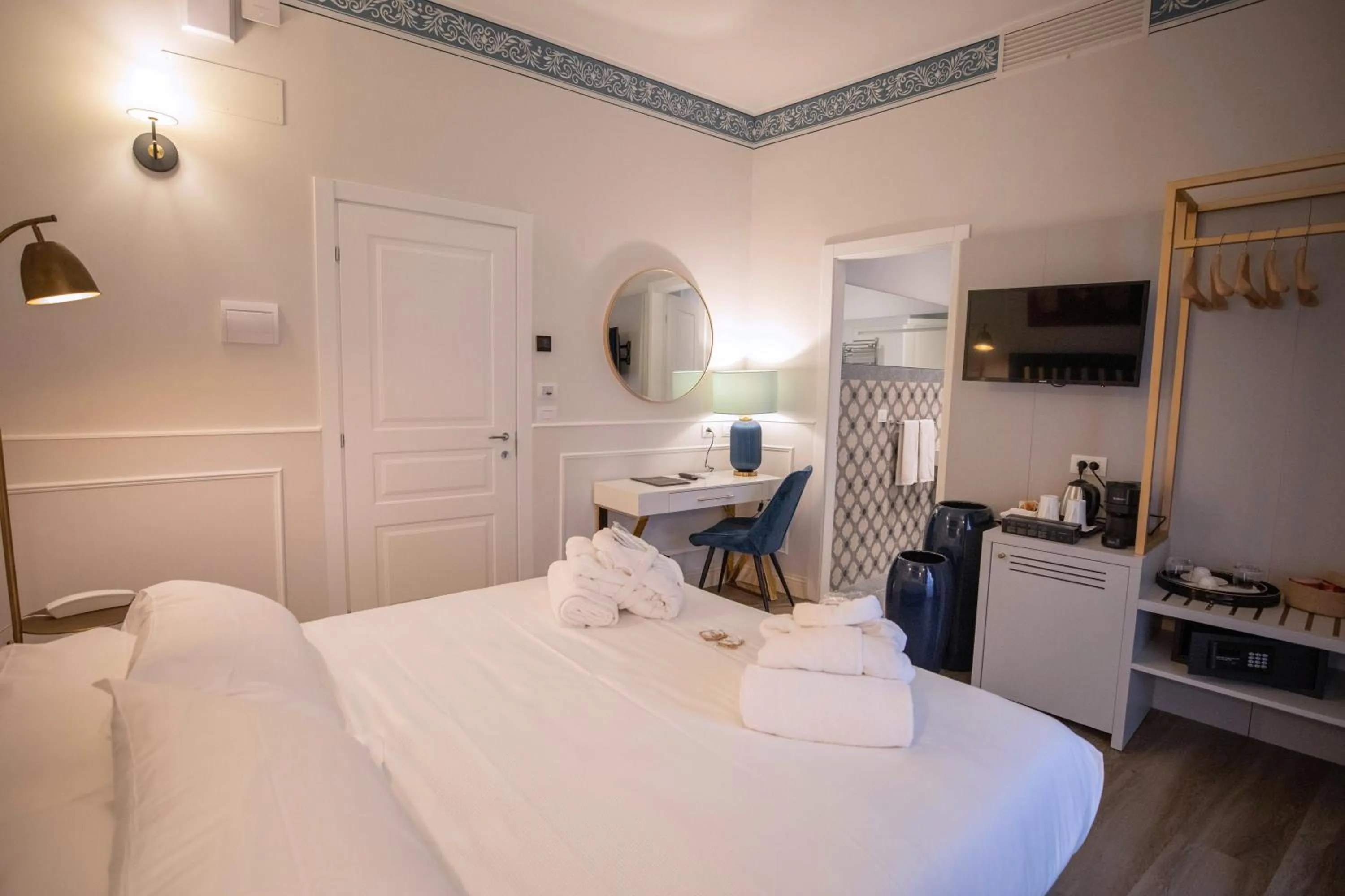 TV and multimedia, Bed in Lanterne Magiche Ortigia Suites