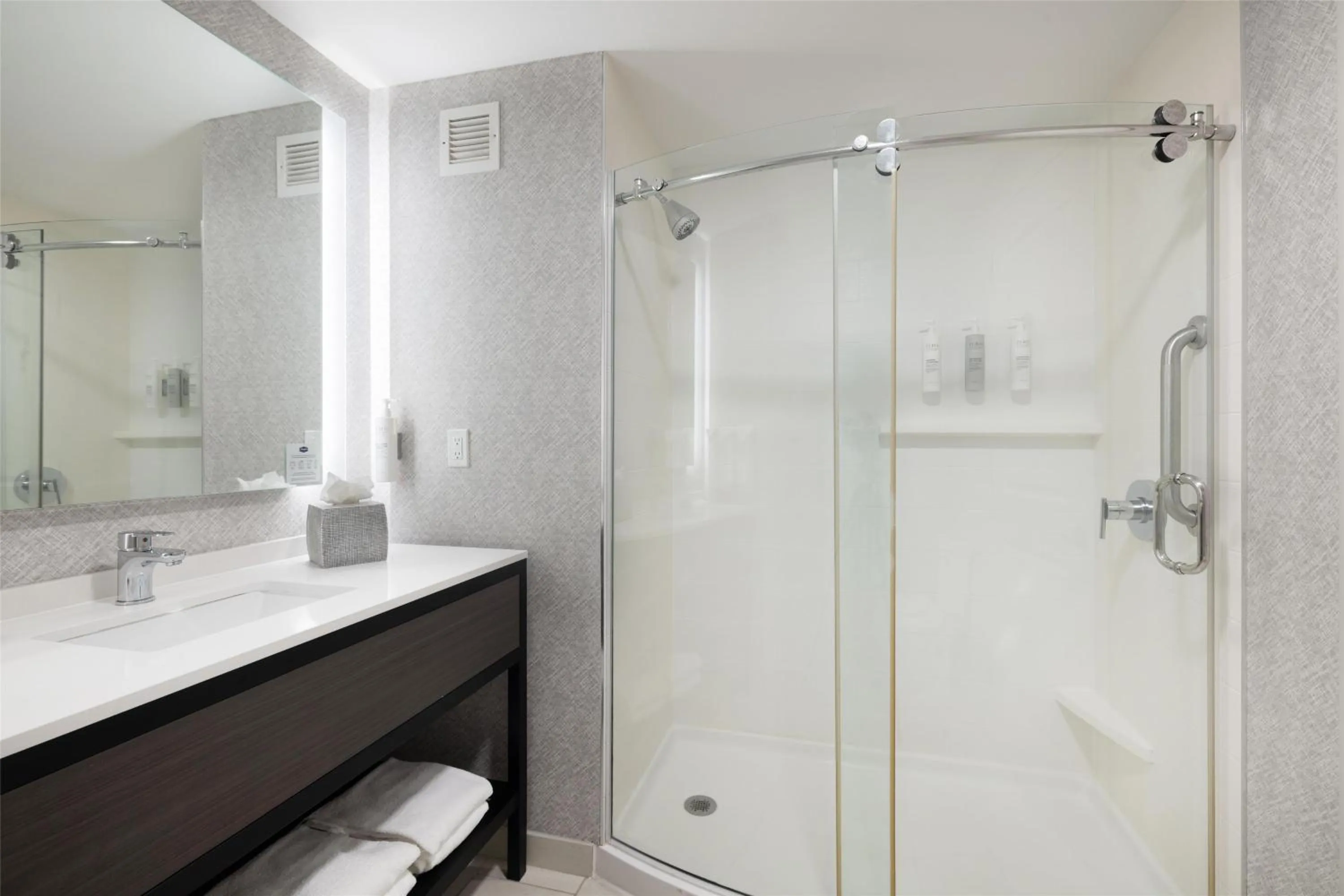 Bathroom in Hampton Inn & Suites Portsmouth Downtown