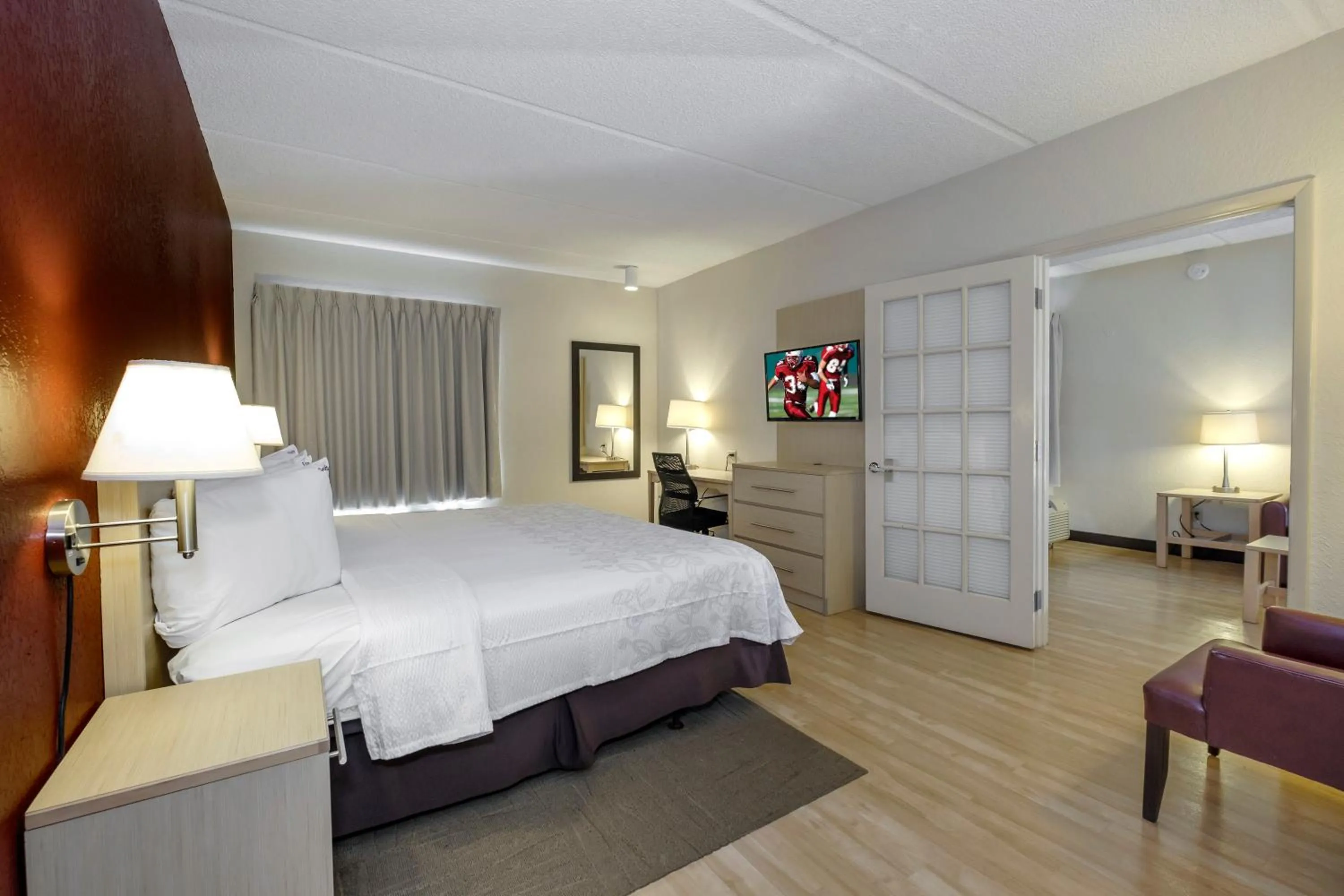 Photo of the whole room, Bed in Red Roof Inn PLUS + Gainesville