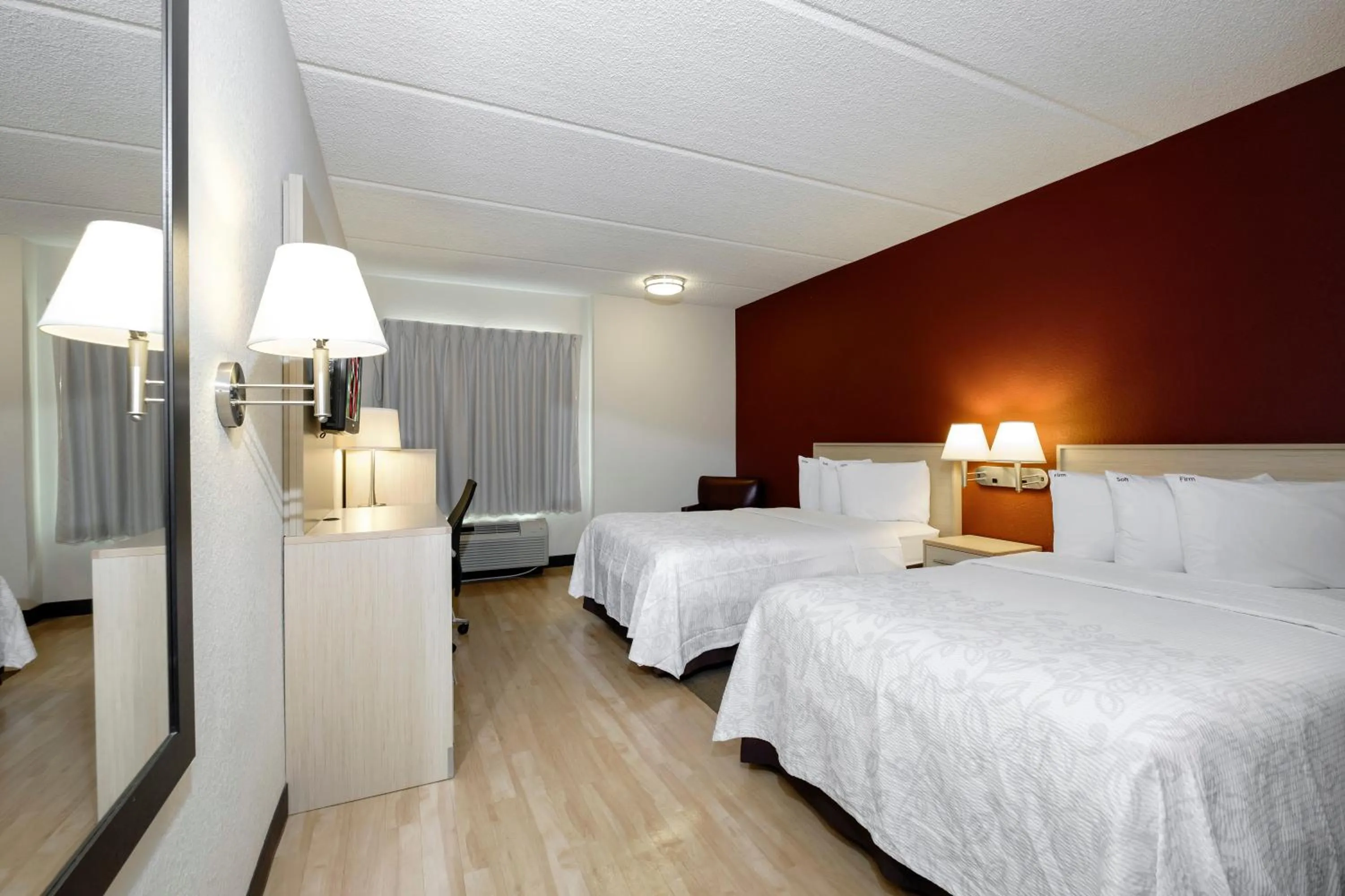 Photo of the whole room, Bed in Red Roof Inn PLUS + Gainesville