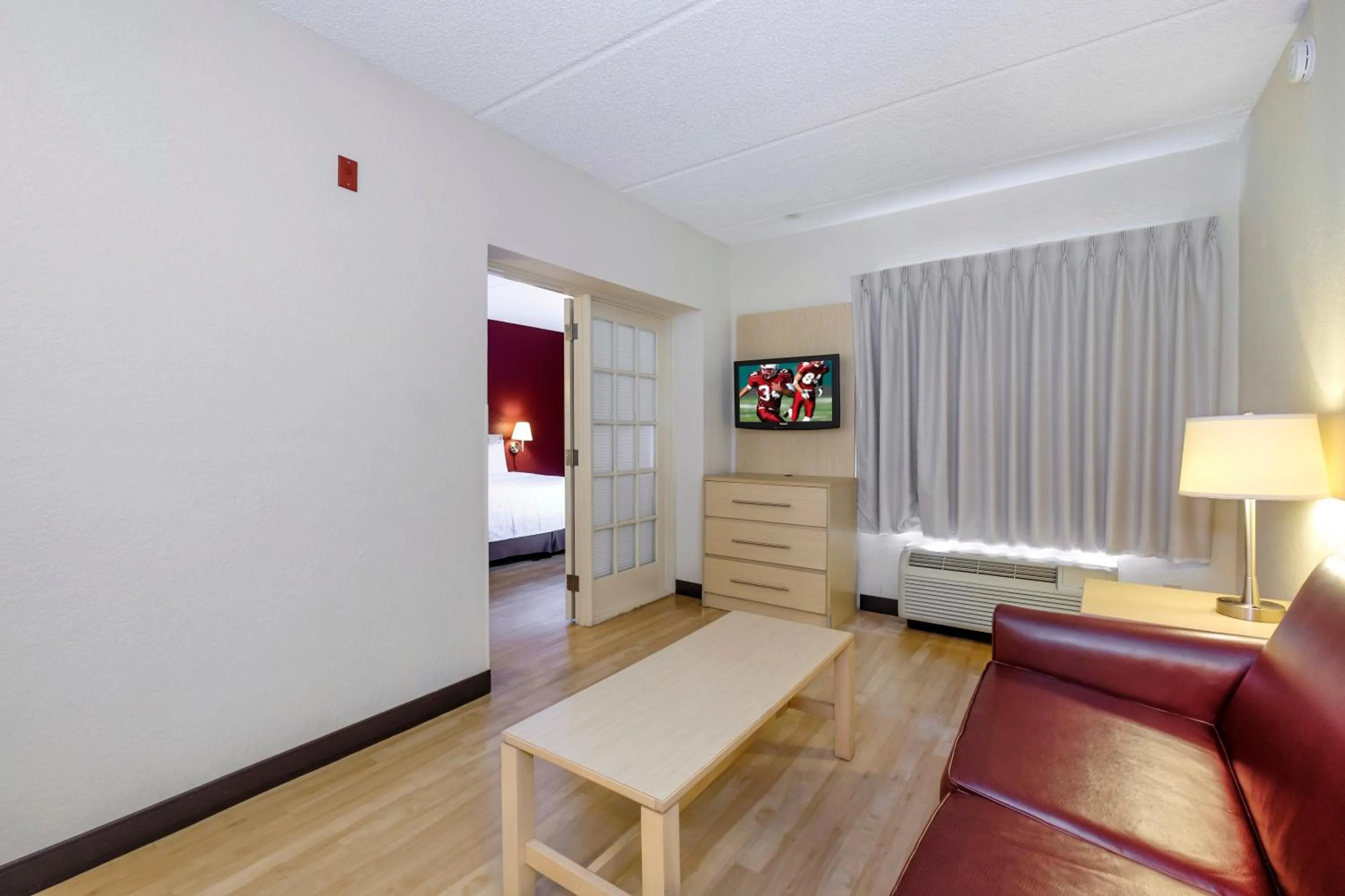 Photo of the whole room, Bed in Red Roof Inn PLUS + Gainesville