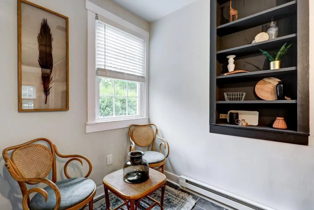 Cozy Dark & Moody Home New Reno 10 mins to Lanc