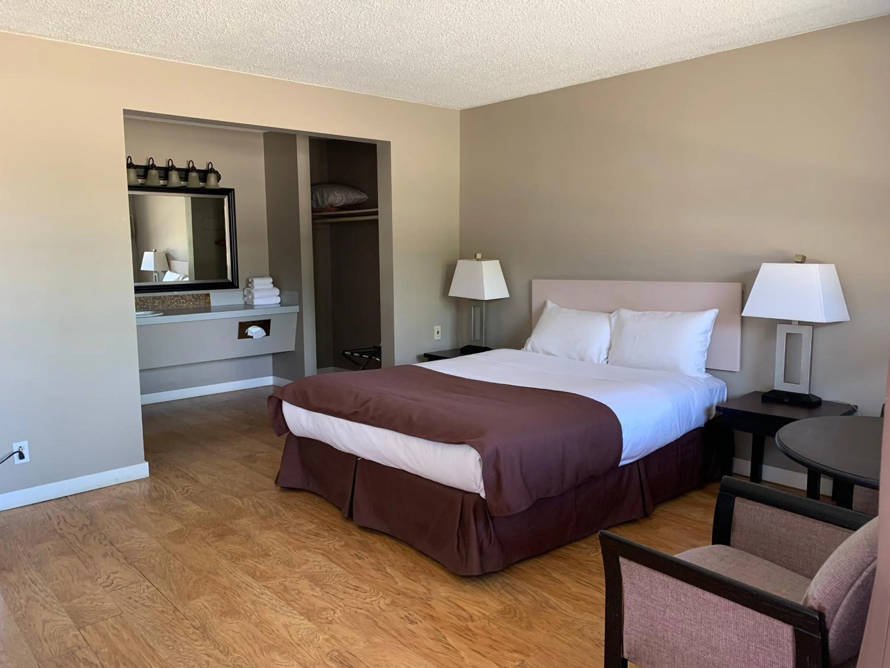 Photo of the whole room, Bed in Rondo Motel