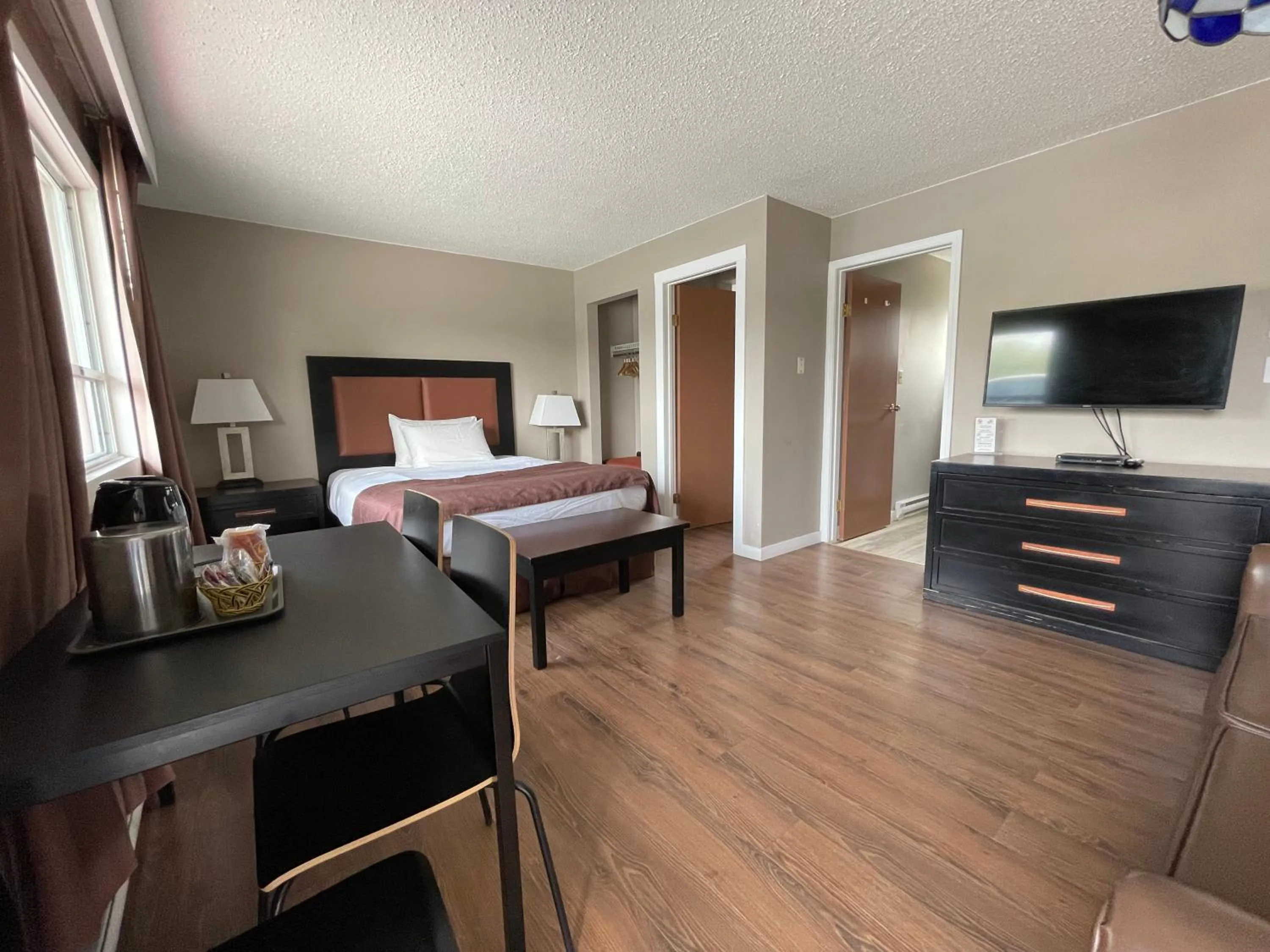 Photo of the whole room, Bed in Rondo Motel