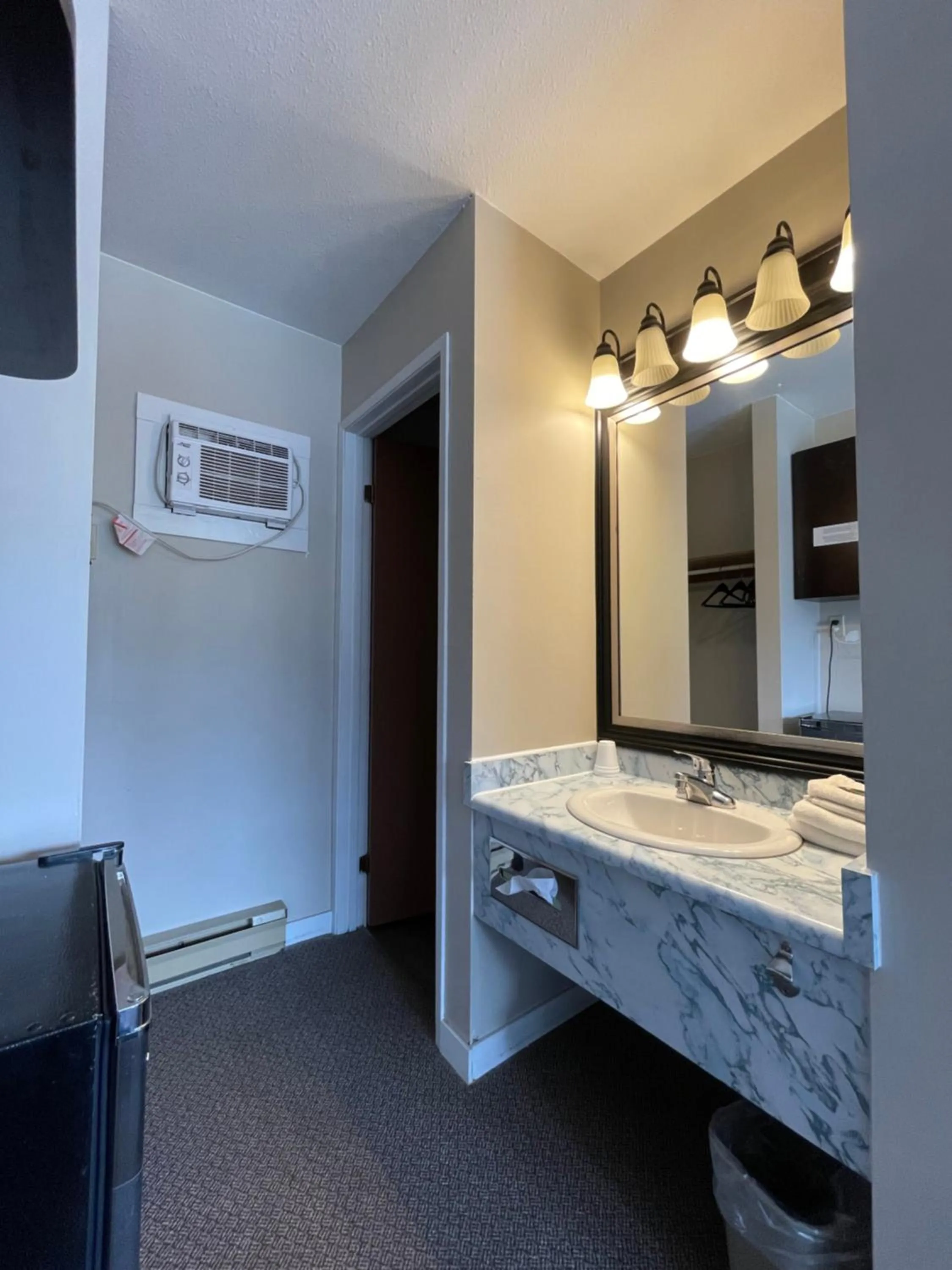 air conditioner in Rondo Motel