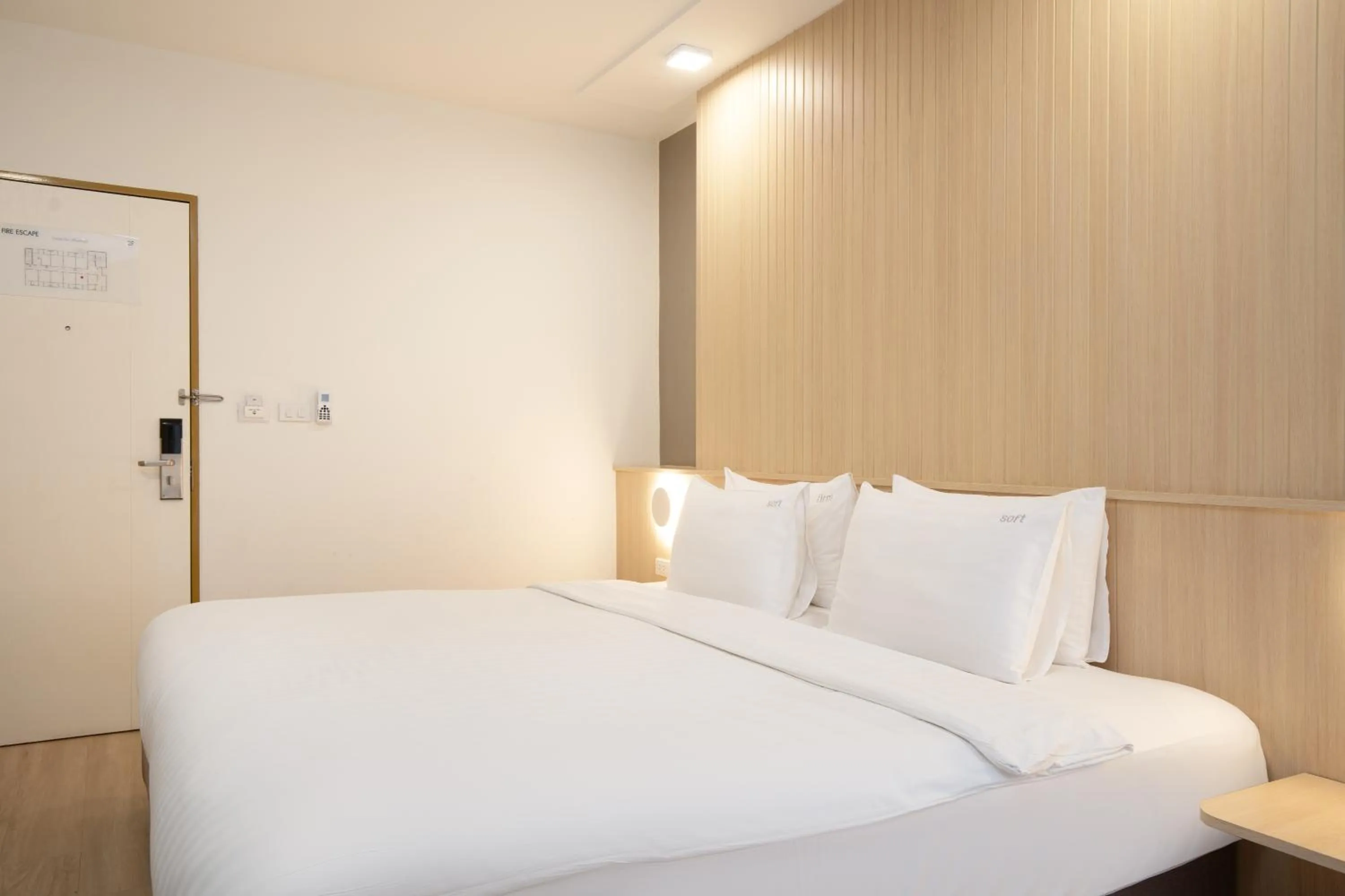 Bed in Diya Hotel Bangkok