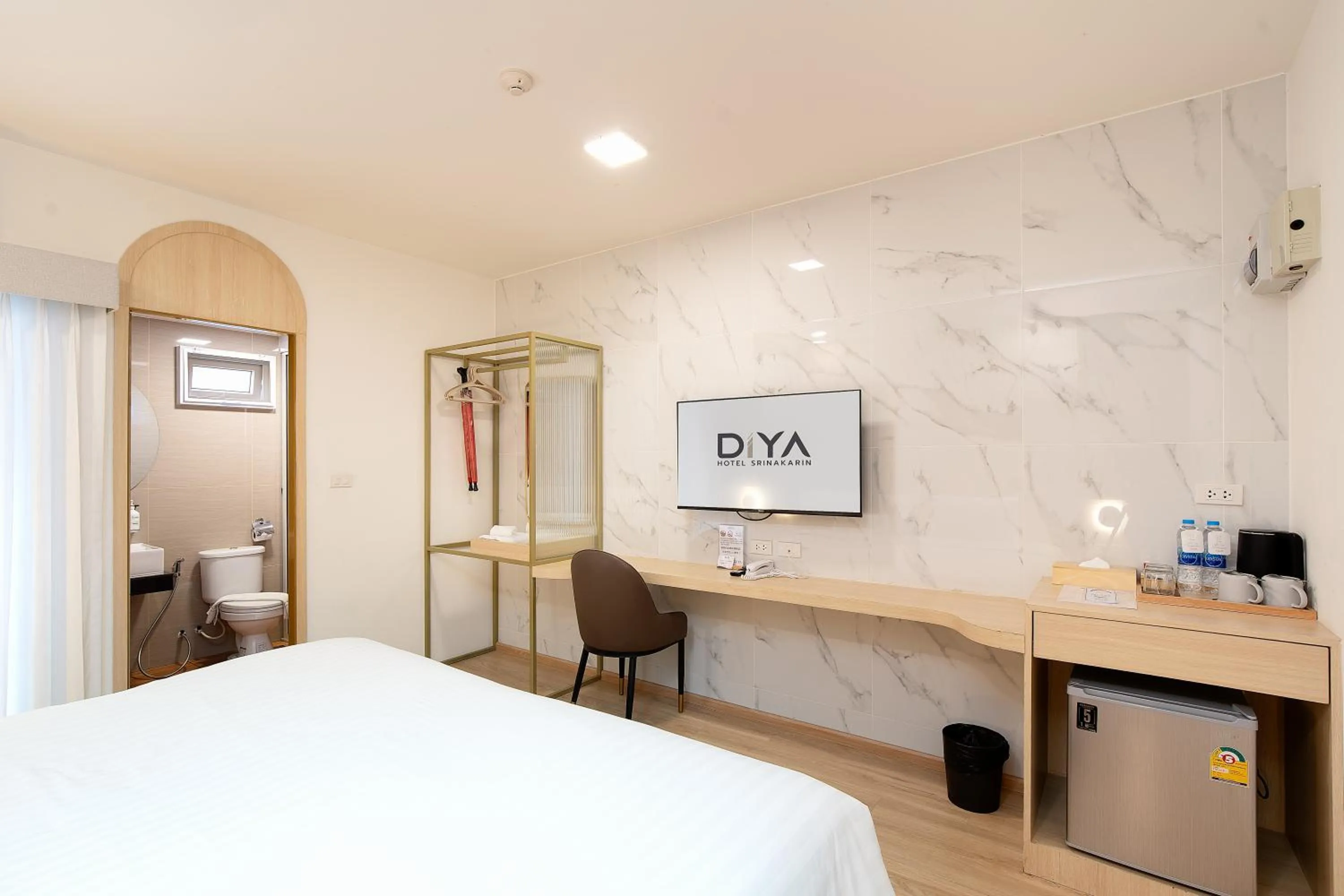 Seating area, Bed in Diya Hotel Bangkok