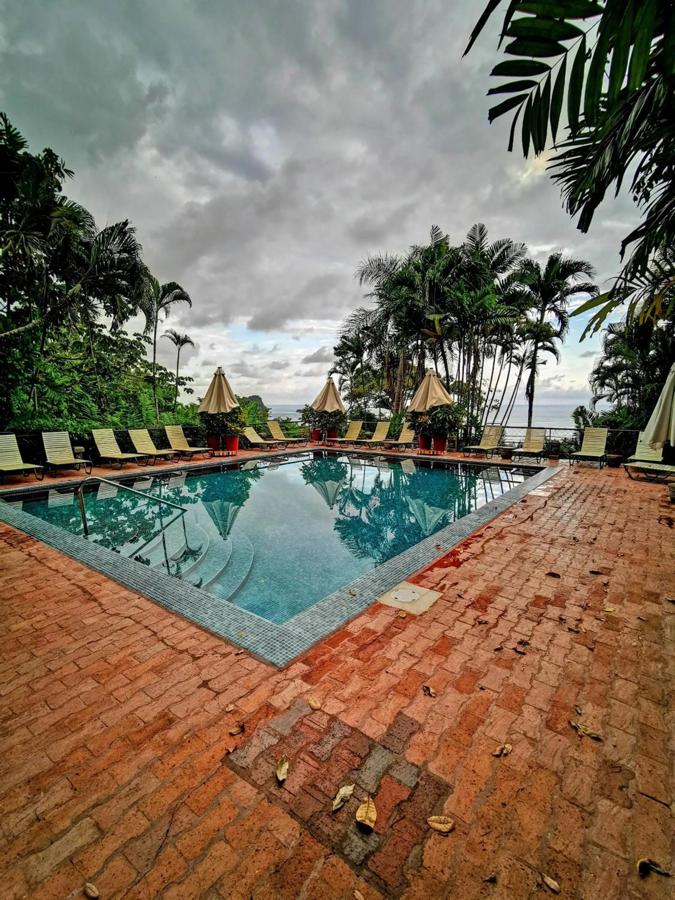 Swimming pool in Hotel Costa Verde