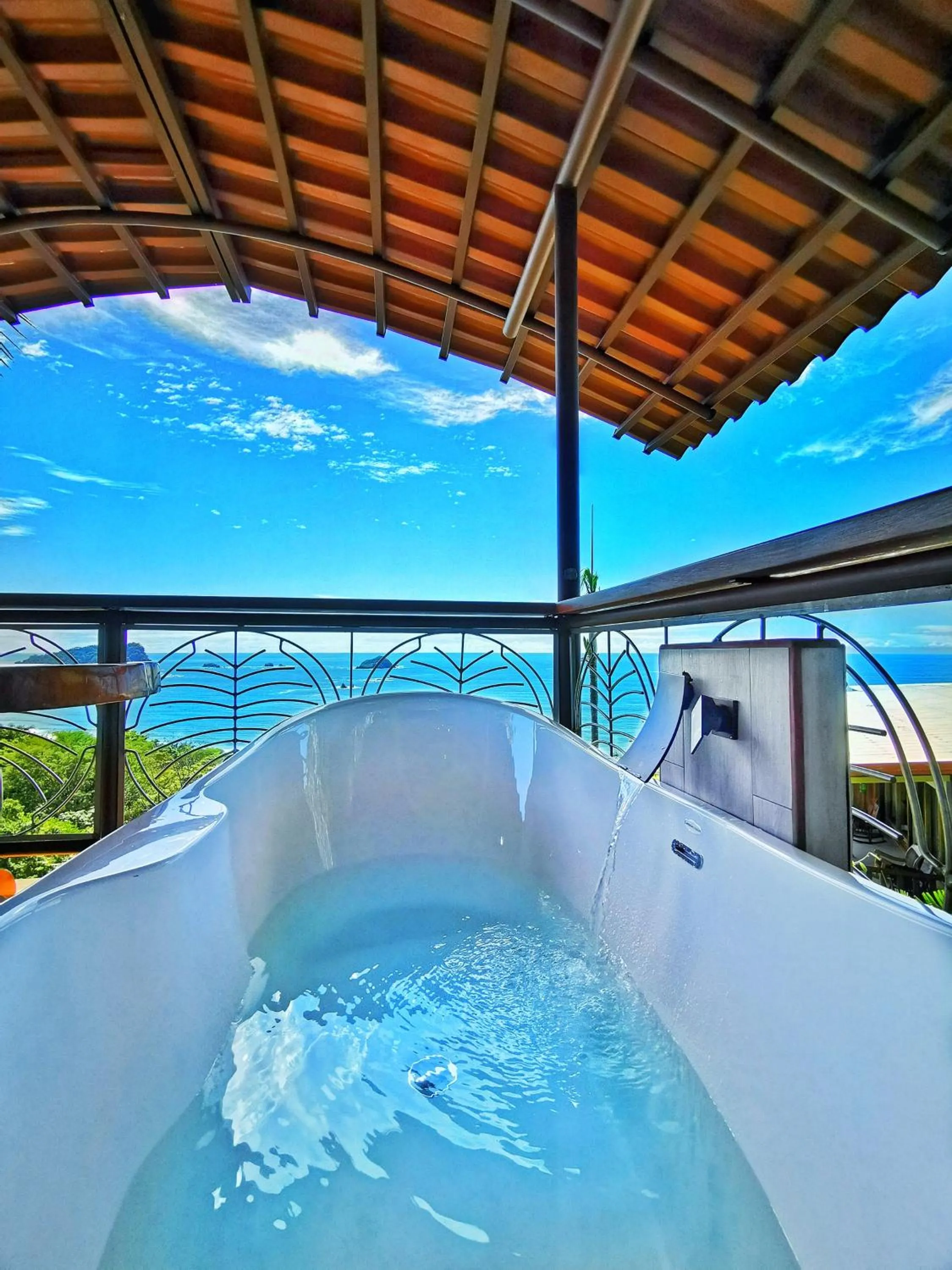 Bath in Hotel Costa Verde