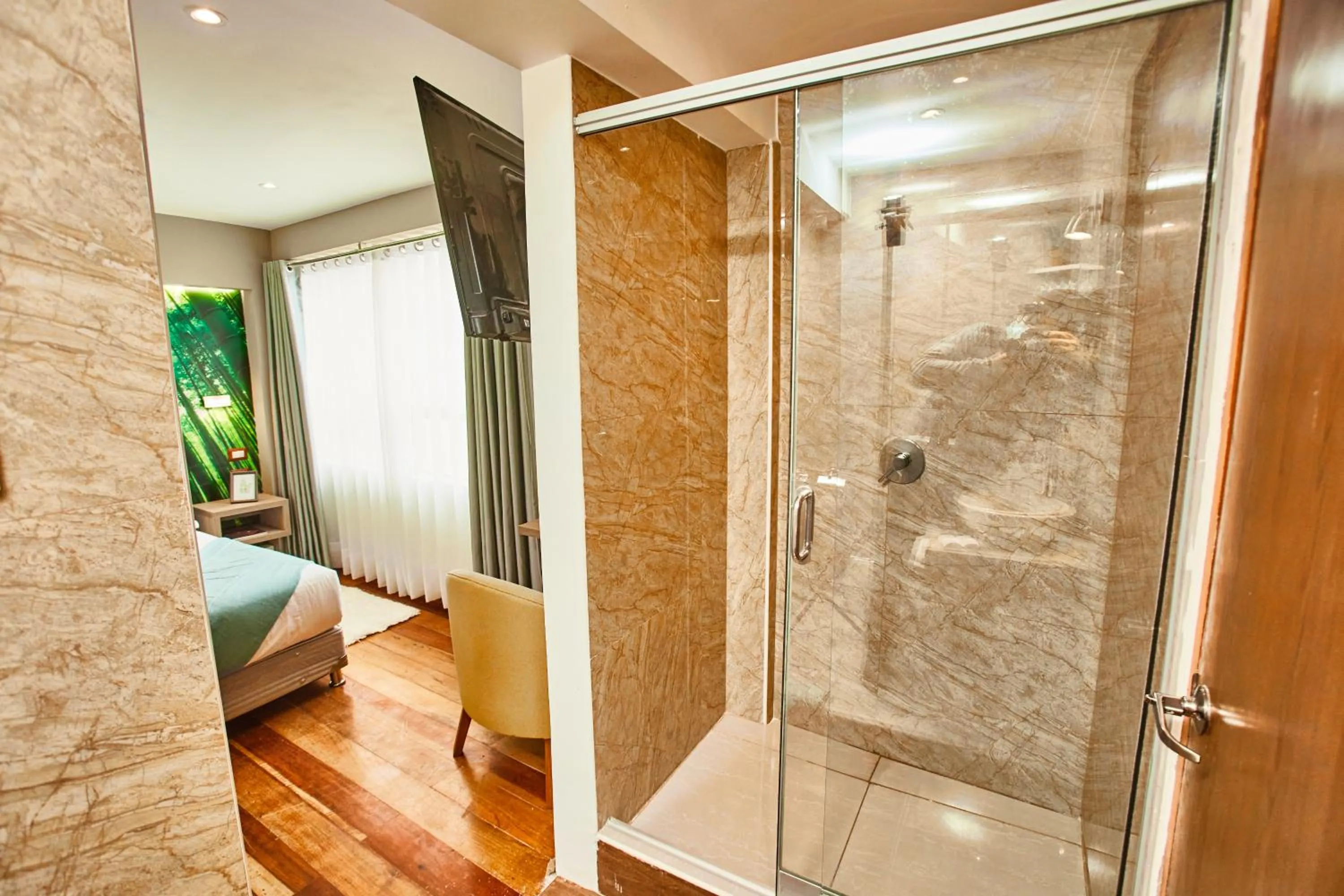 Shower in Inti Tampu Inn