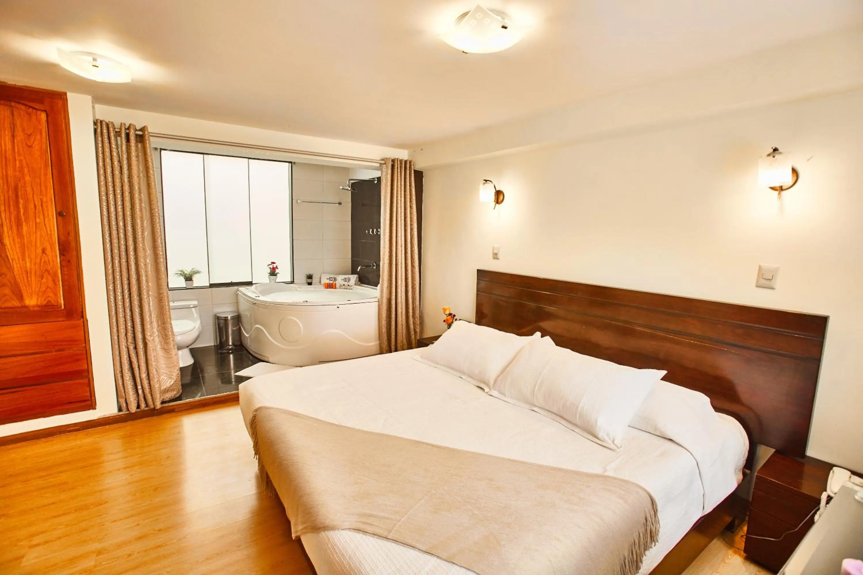 Photo of the whole room, Bed in Inti Tampu Inn