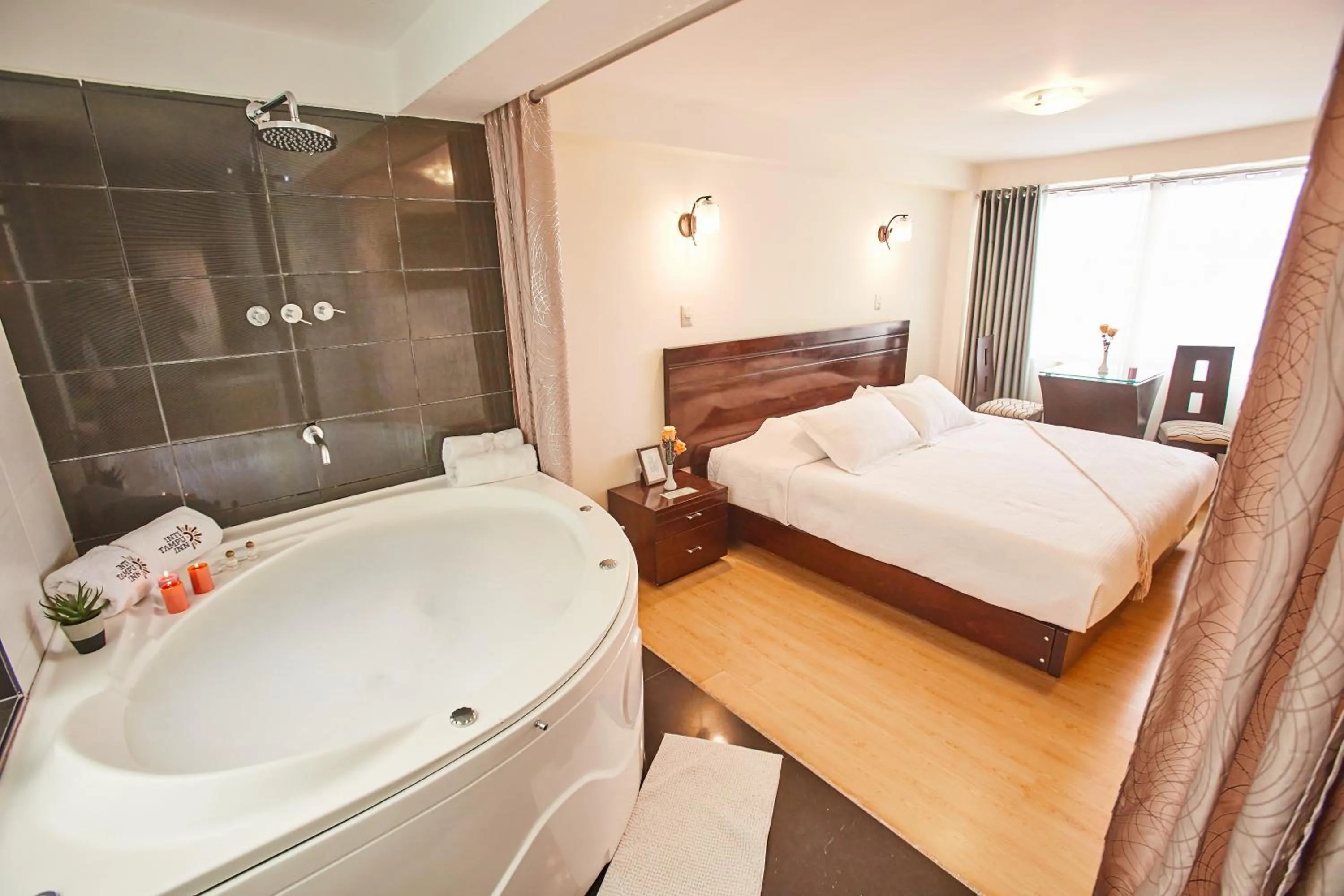 Hot Tub, Bed in Inti Tampu Inn