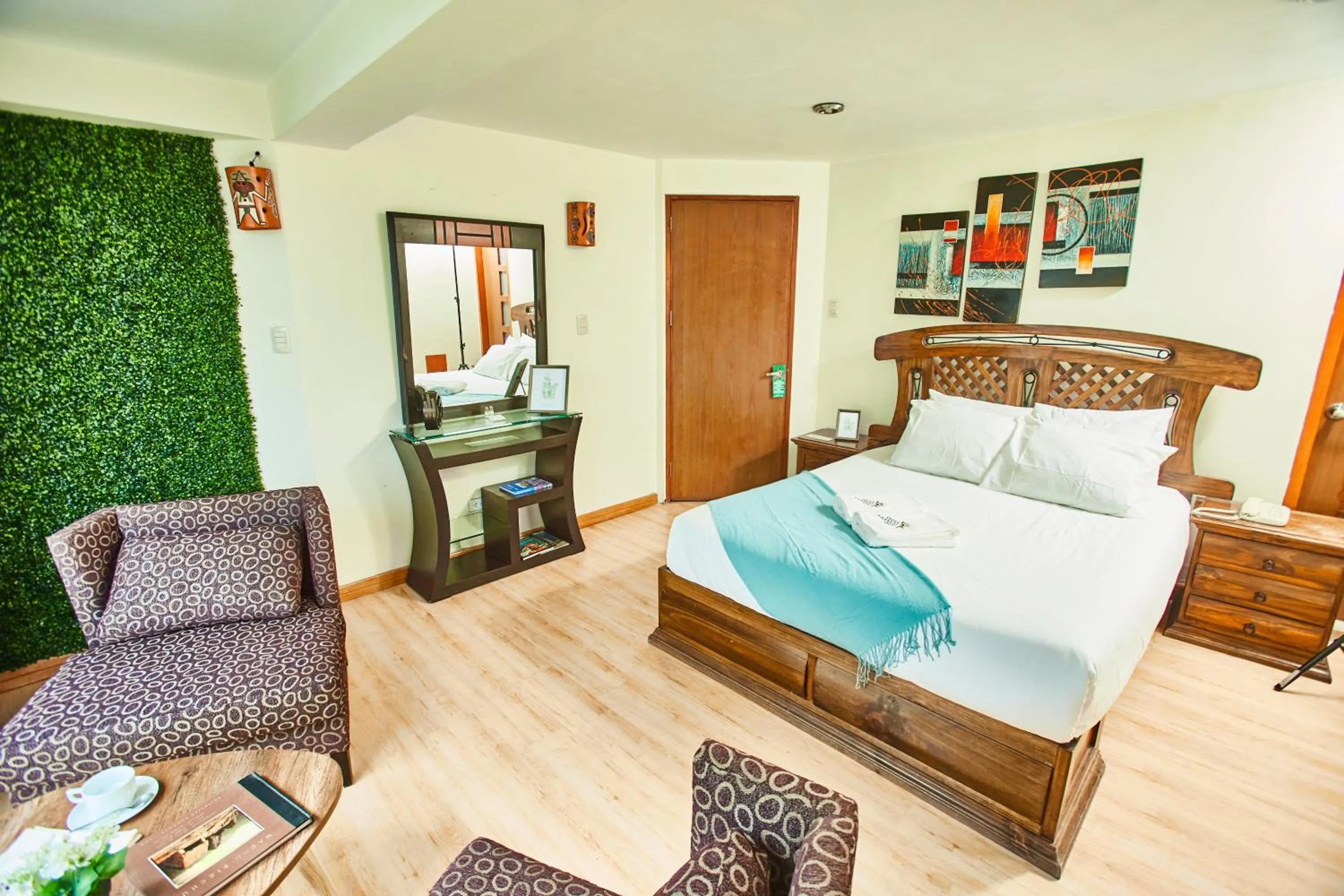 Photo of the whole room, Bed in Inti Tampu Inn