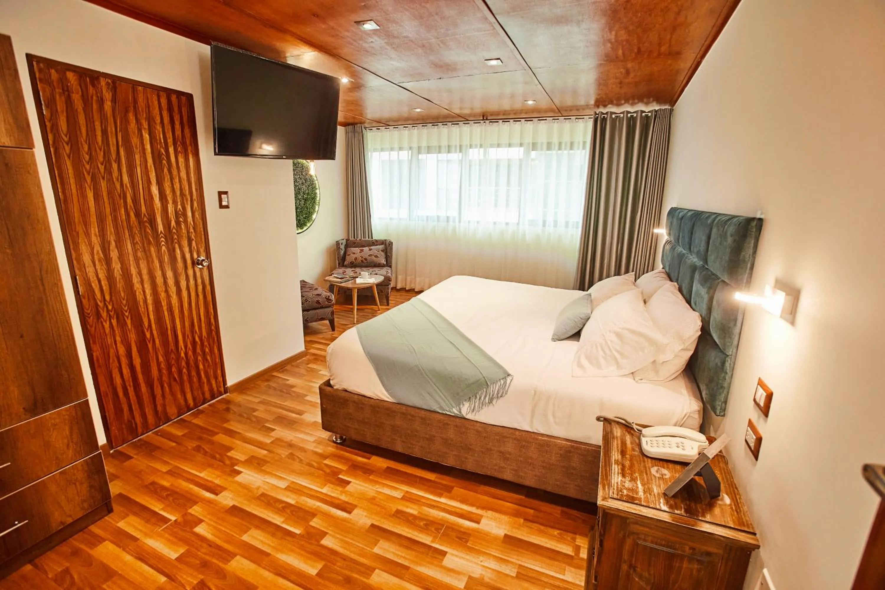 Shower, Bed in Inti Tampu Inn