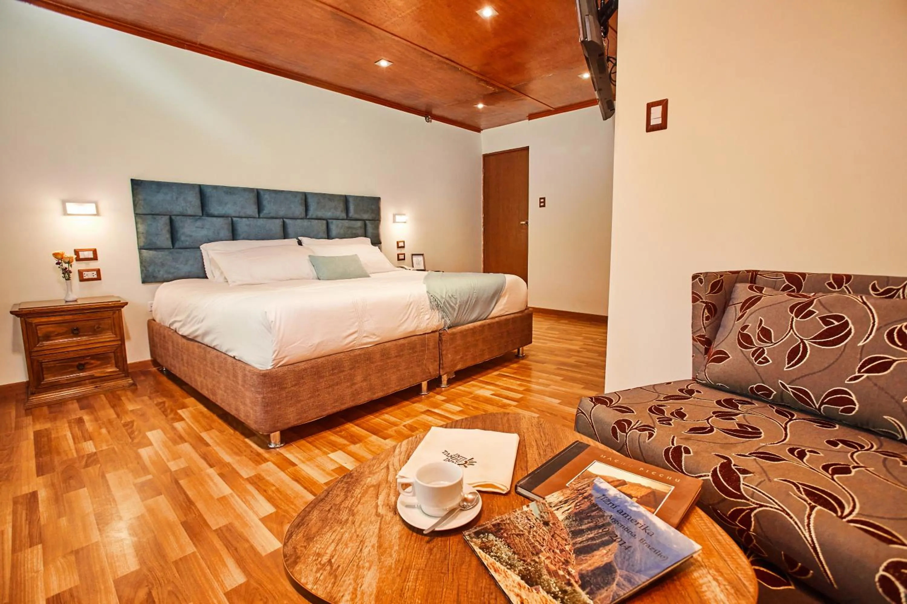 Shower, Bed in Inti Tampu Inn