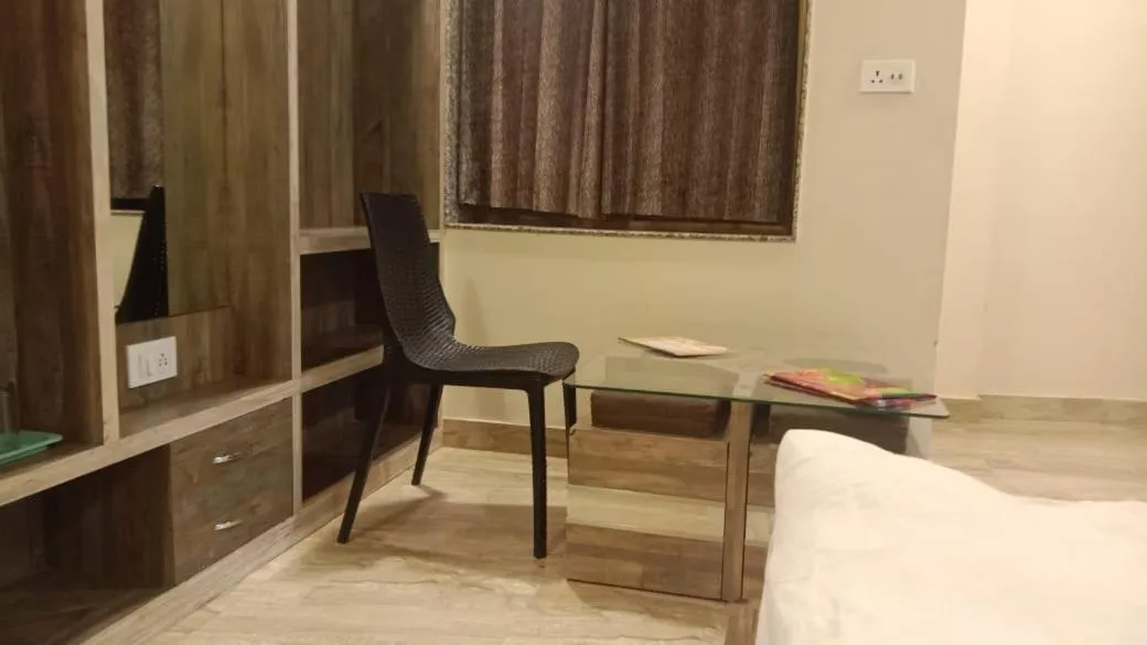 Bed in Hotel Bani Hashim 110 Mtrs from Dargah