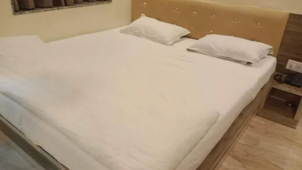 Bed in Hotel Bani Hashim 110 Mtrs from Dargah