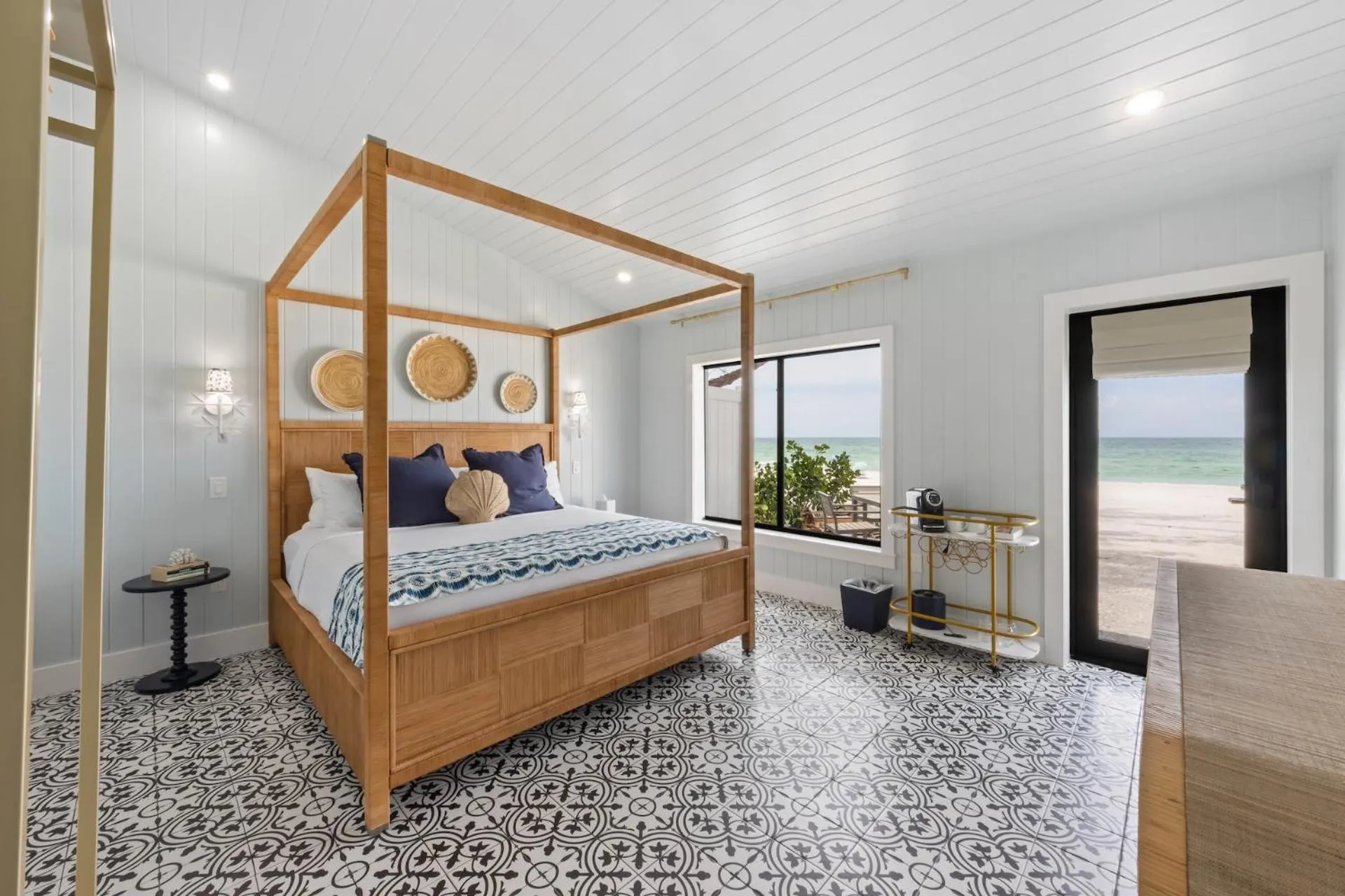 Bed in Seabreeze at Anna Maria Island Inn