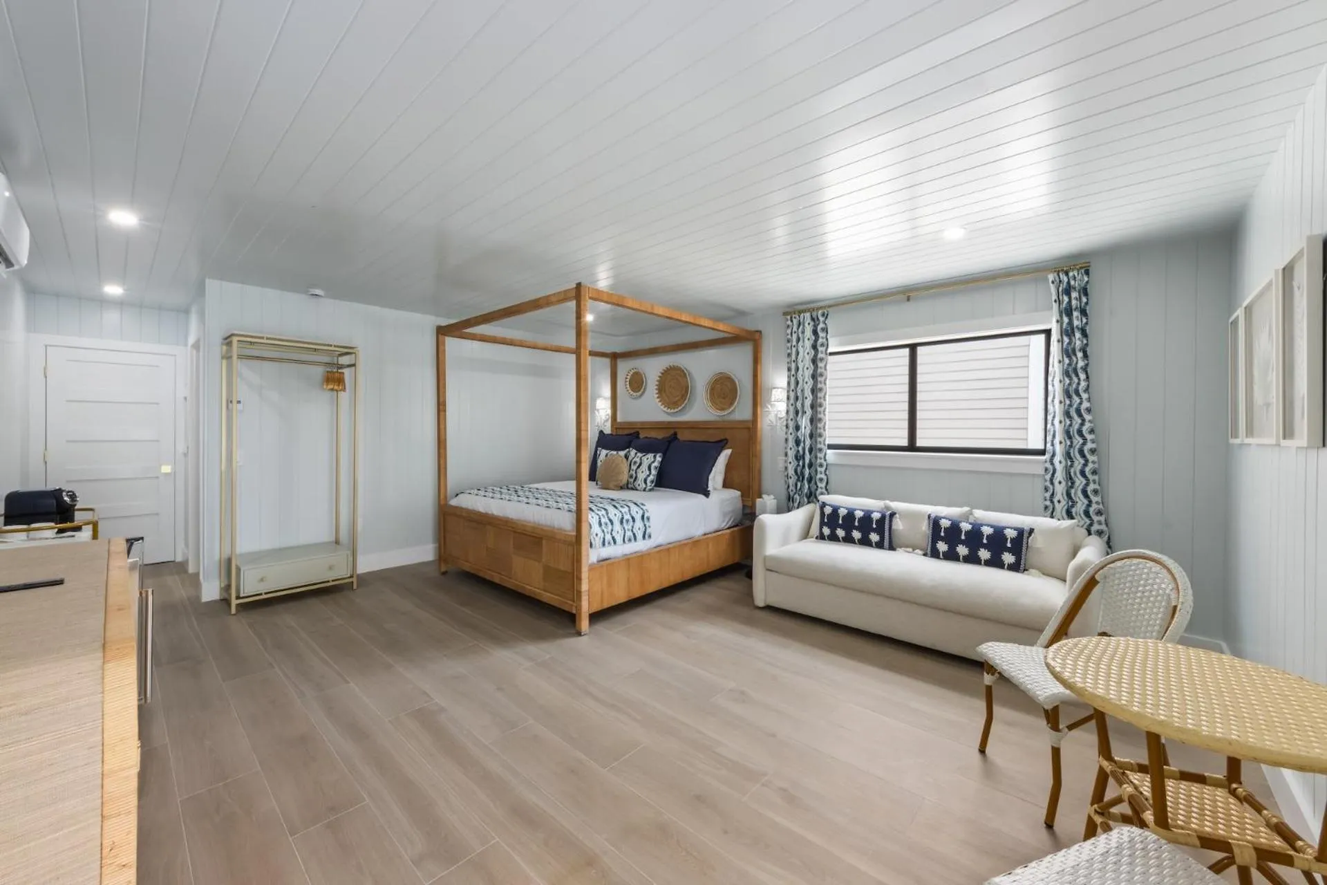 Bed in Seabreeze at Anna Maria Island Inn