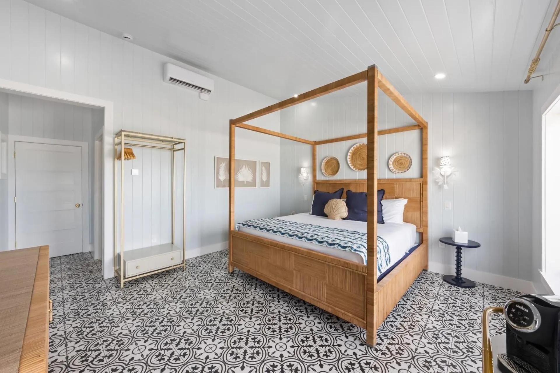 Bed in Seabreeze at Anna Maria Island Inn