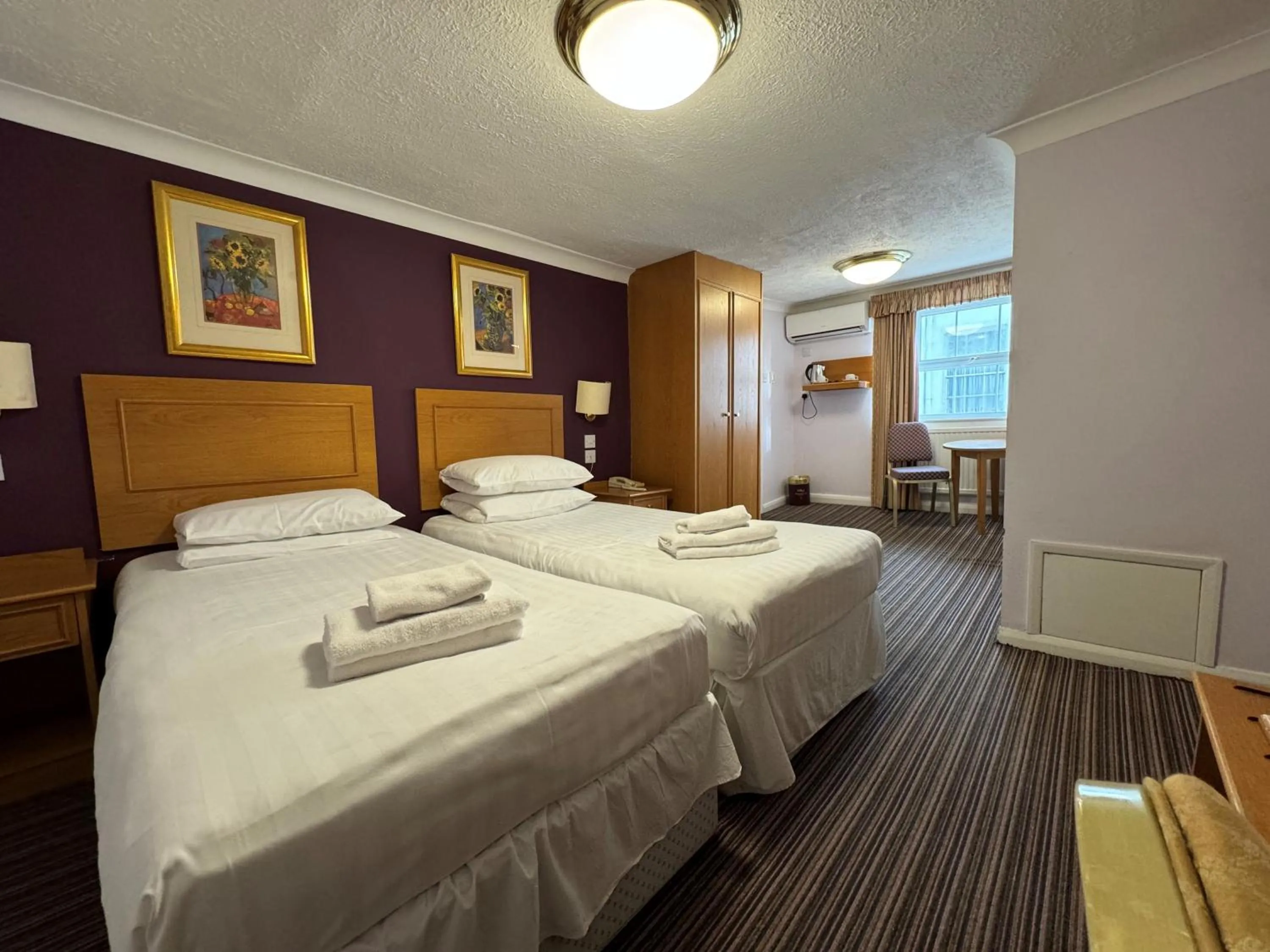 Bedroom, Bed in The Chatsworth Hotel