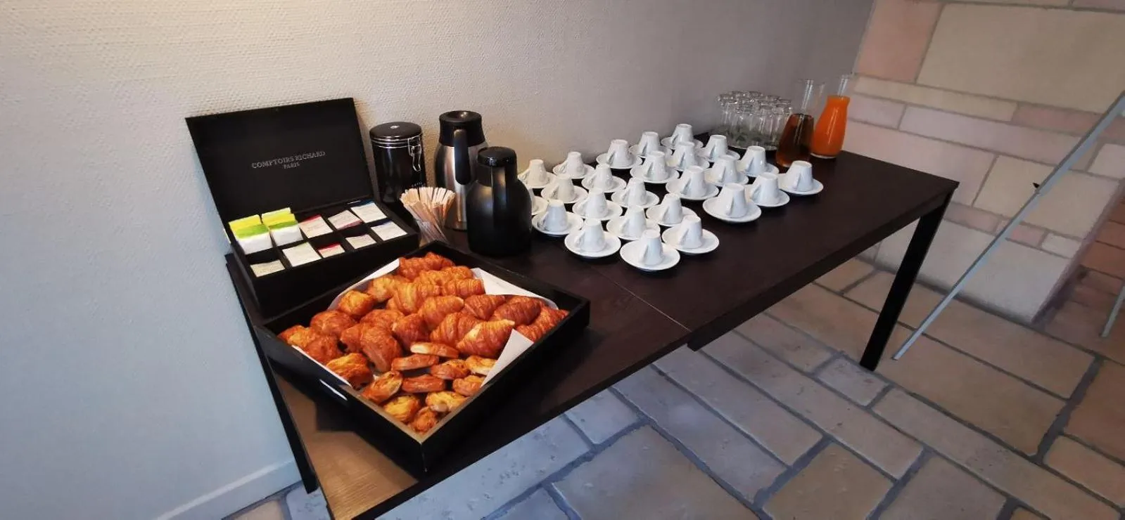 Meeting/conference room in Hôtel Le Prieuré
