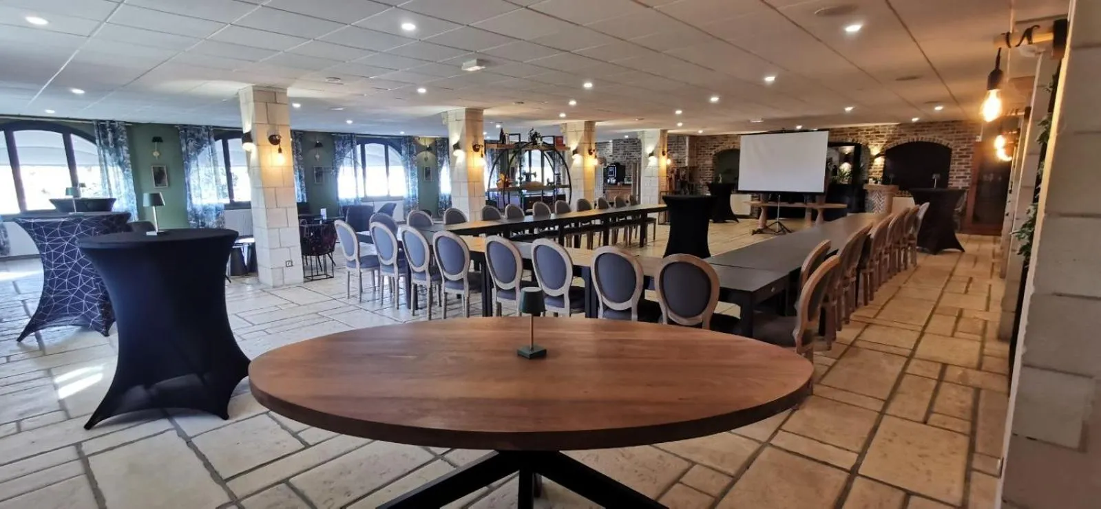 Meeting/conference room in Hôtel Le Prieuré