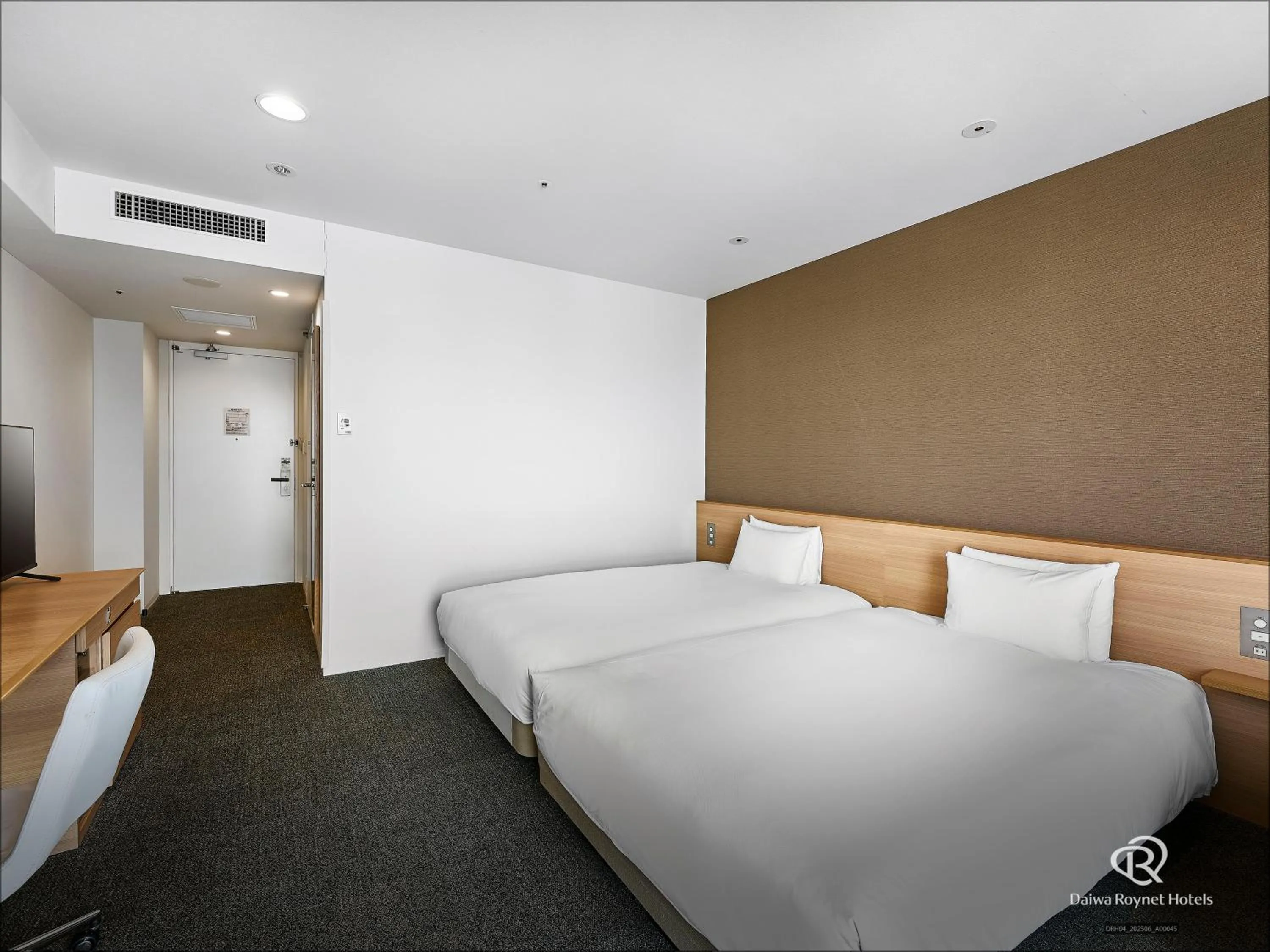 Photo of the whole room, Bed in Daiwa Roynet Hotel Numazu