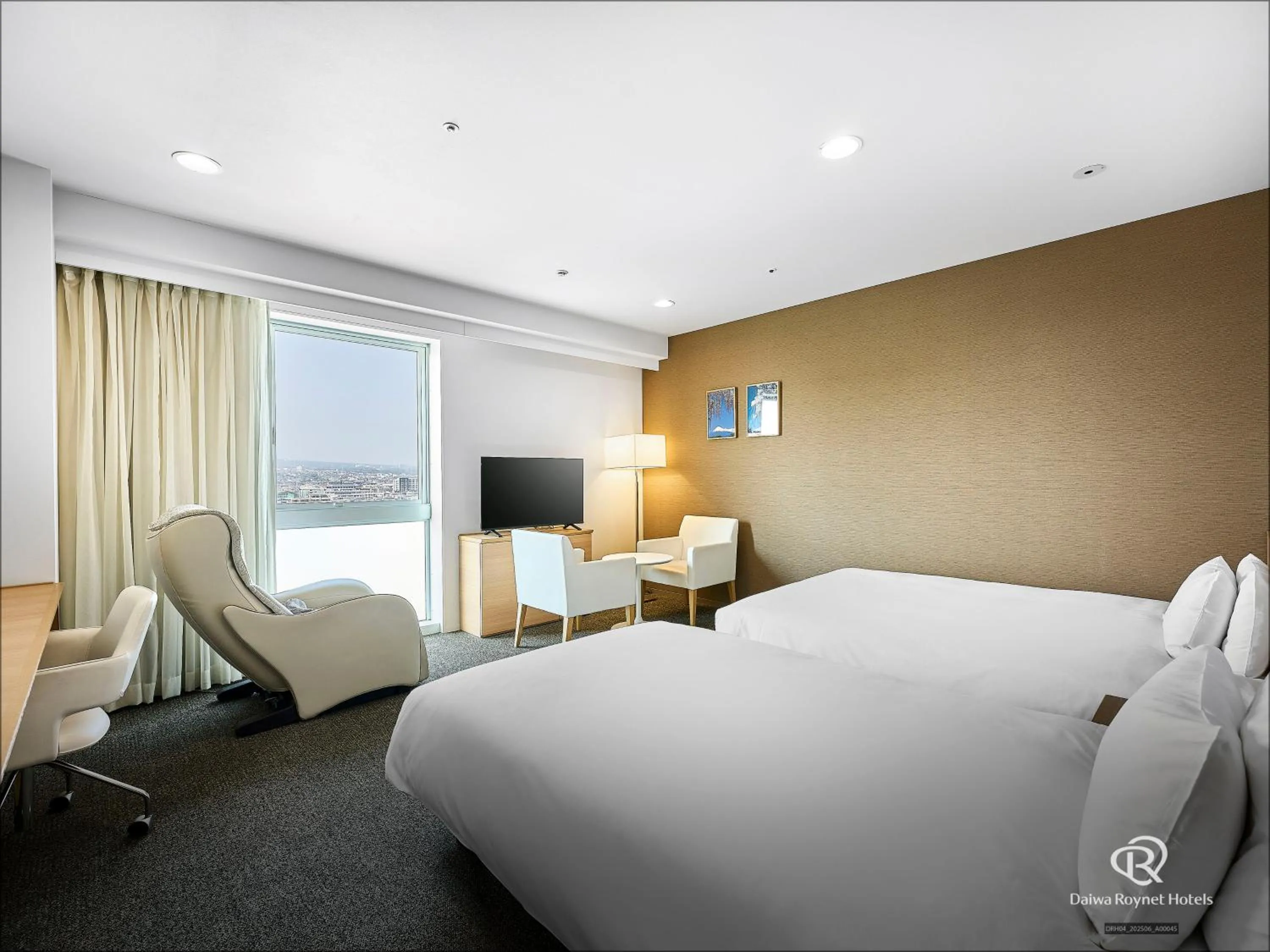 Photo of the whole room, Bed in Daiwa Roynet Hotel Numazu