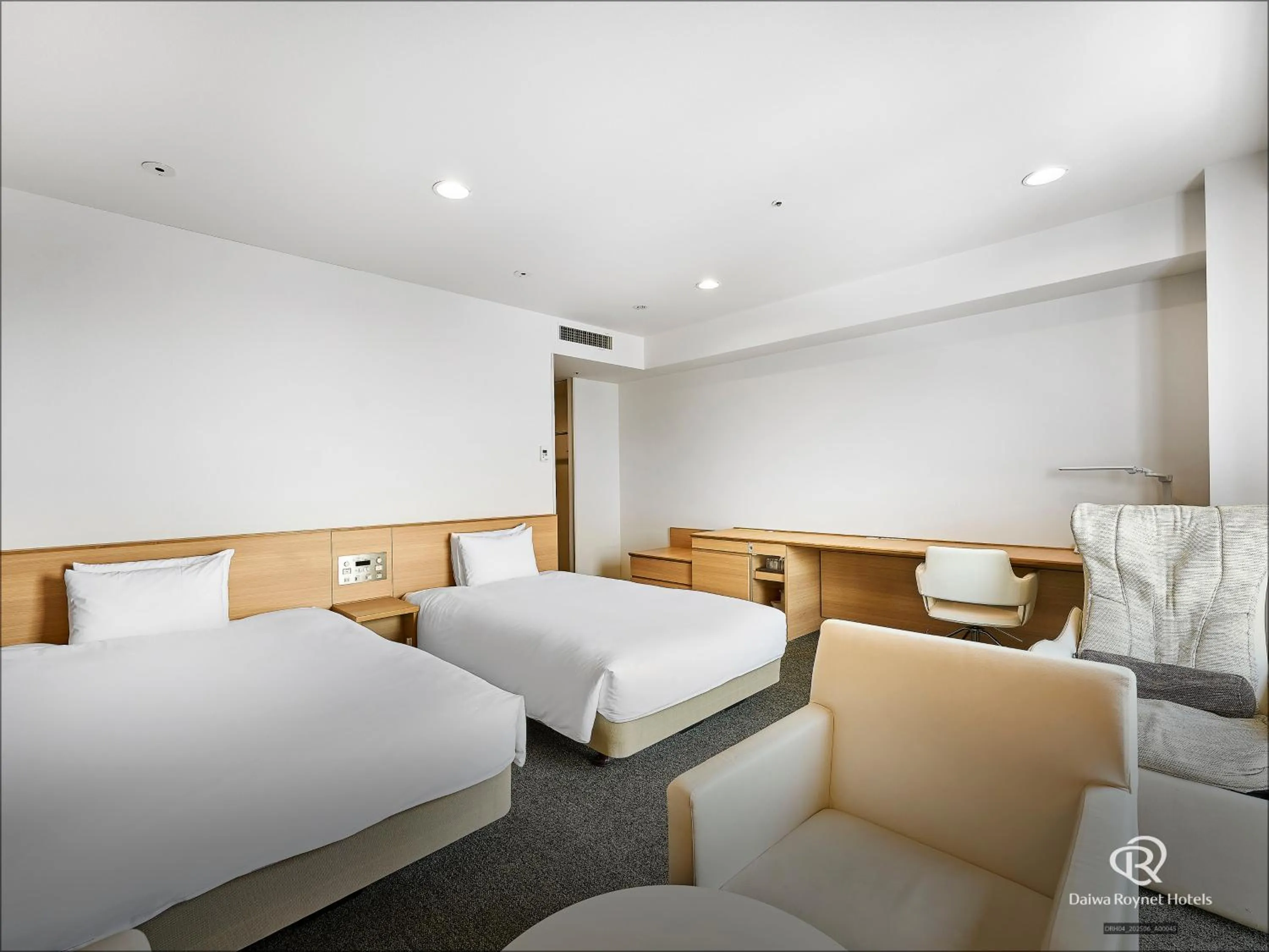 Photo of the whole room, Bed in Daiwa Roynet Hotel Numazu