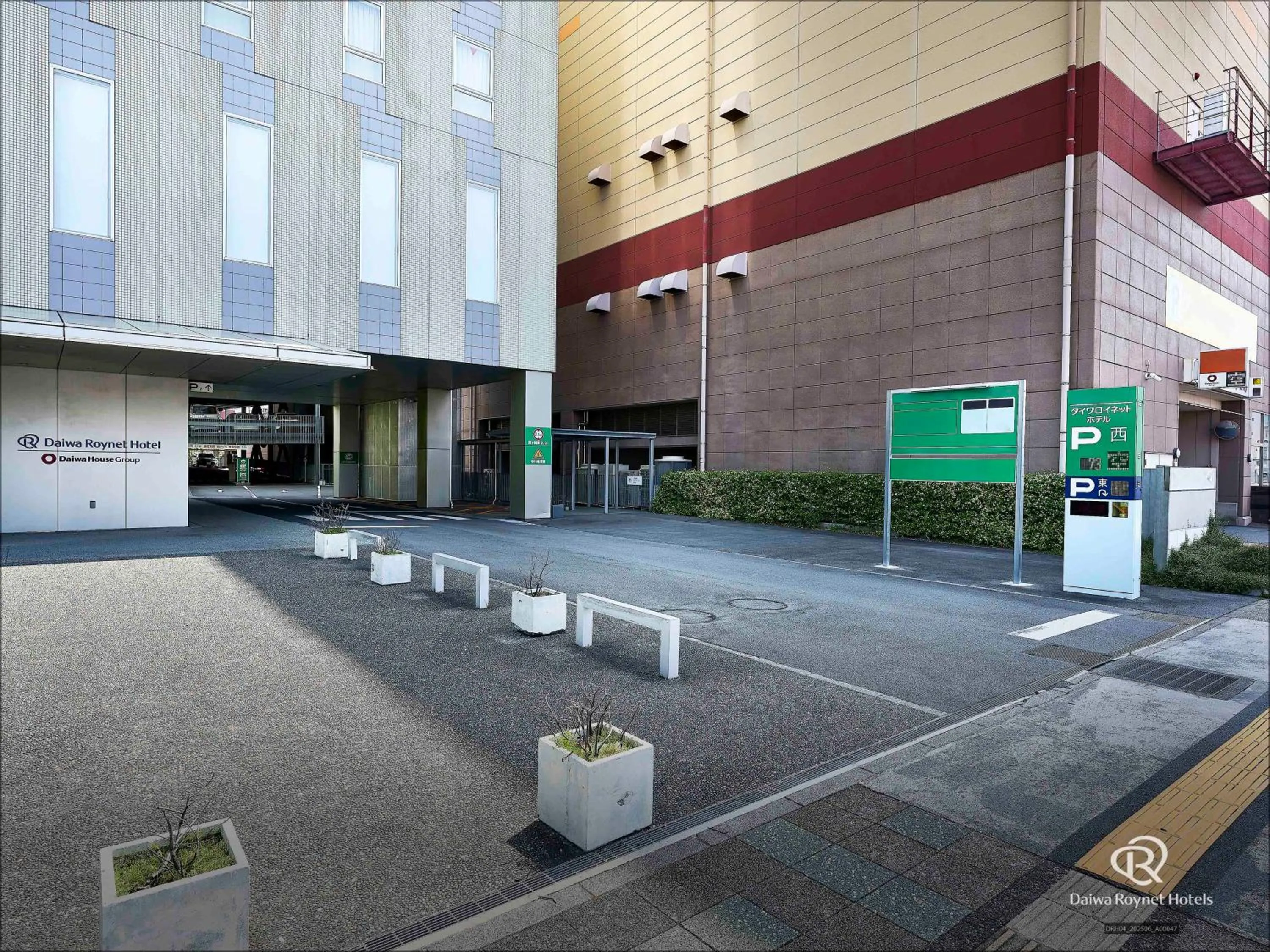 Parking in Daiwa Roynet Hotel Numazu
