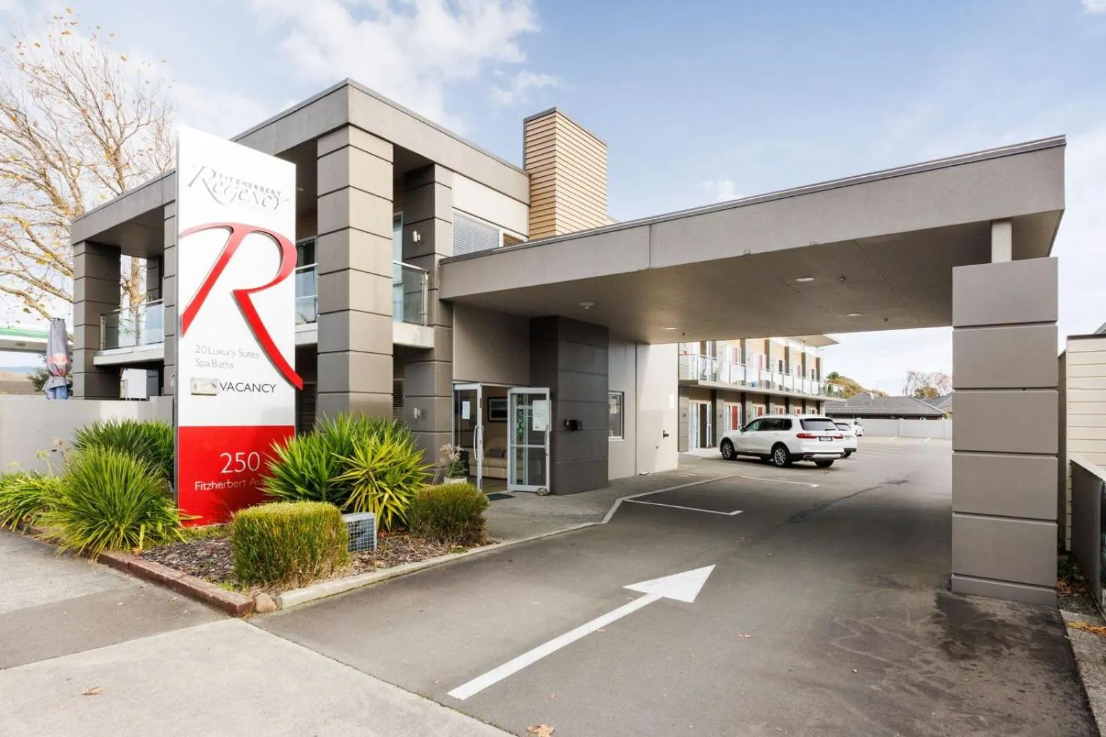 Parking in Fitzherbert Regency Motor Lodge