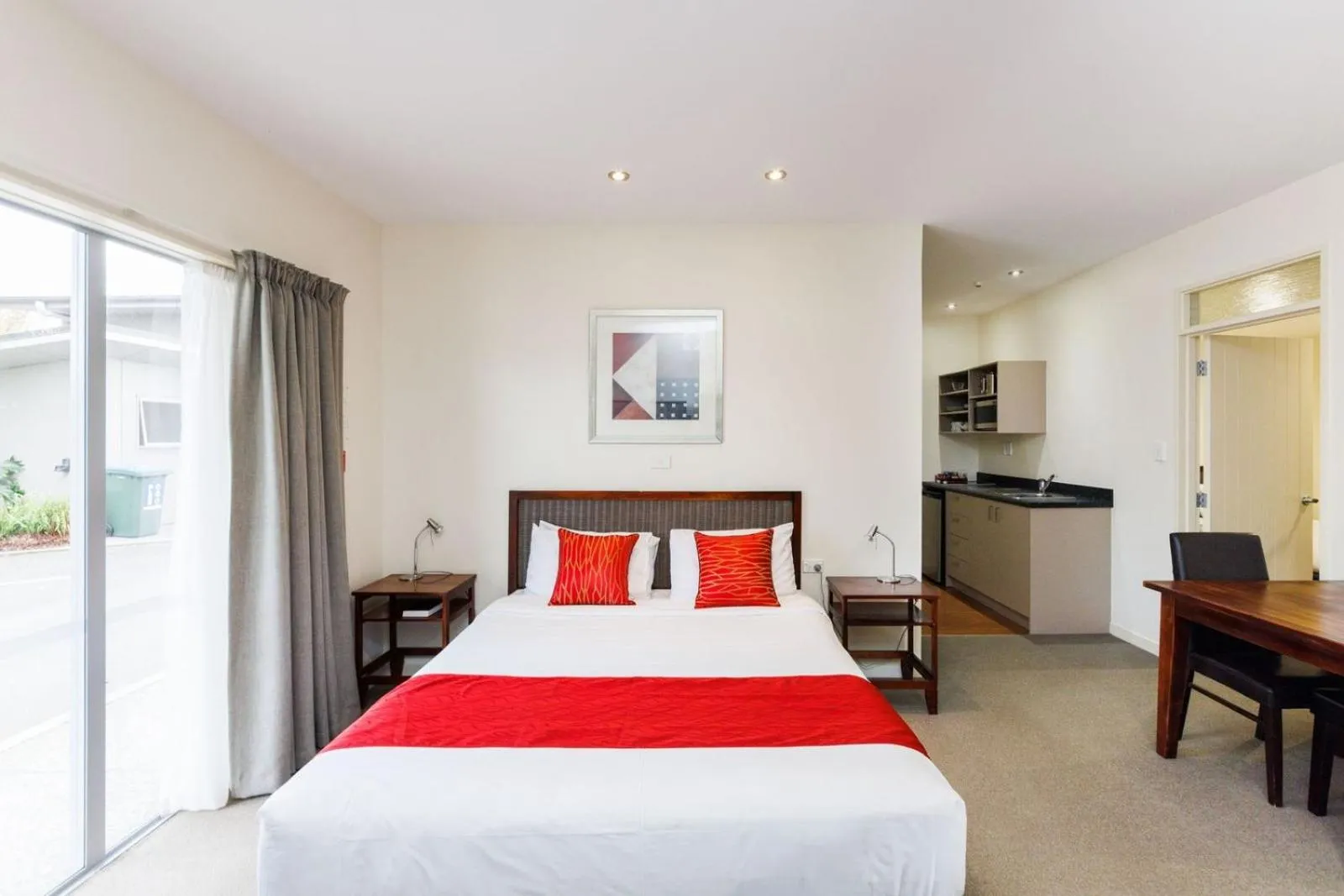 Bedroom, Bed in Fitzherbert Regency Motor Lodge