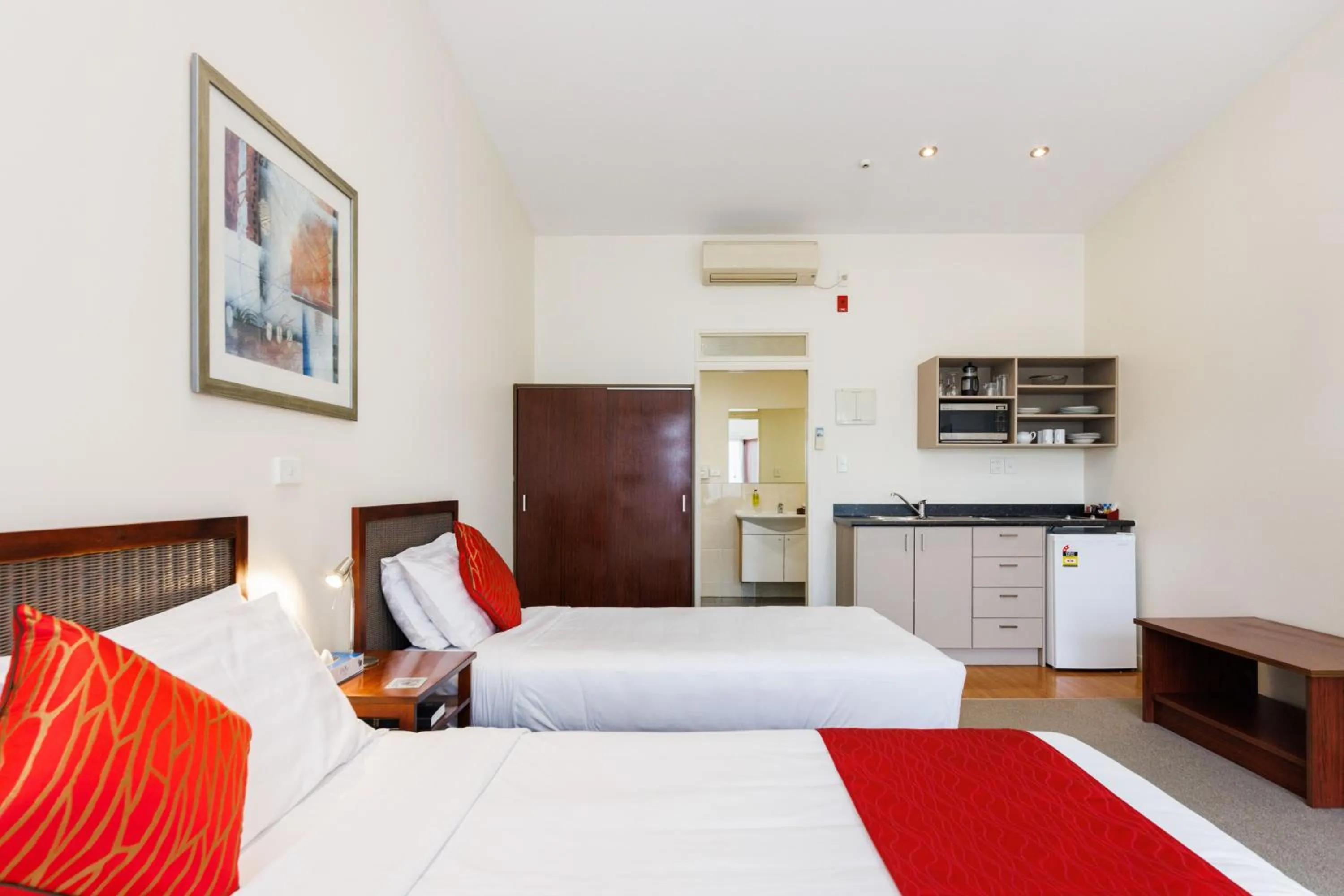 Bedroom, Bed in Fitzherbert Regency Motor Lodge