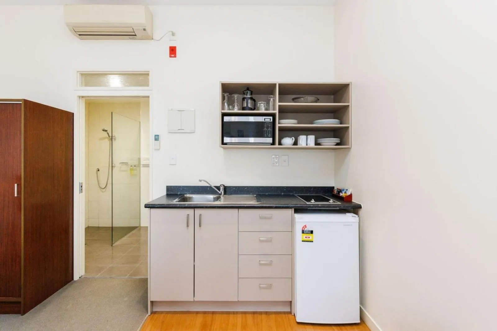 Kitchen or kitchenette in Fitzherbert Regency Motor Lodge