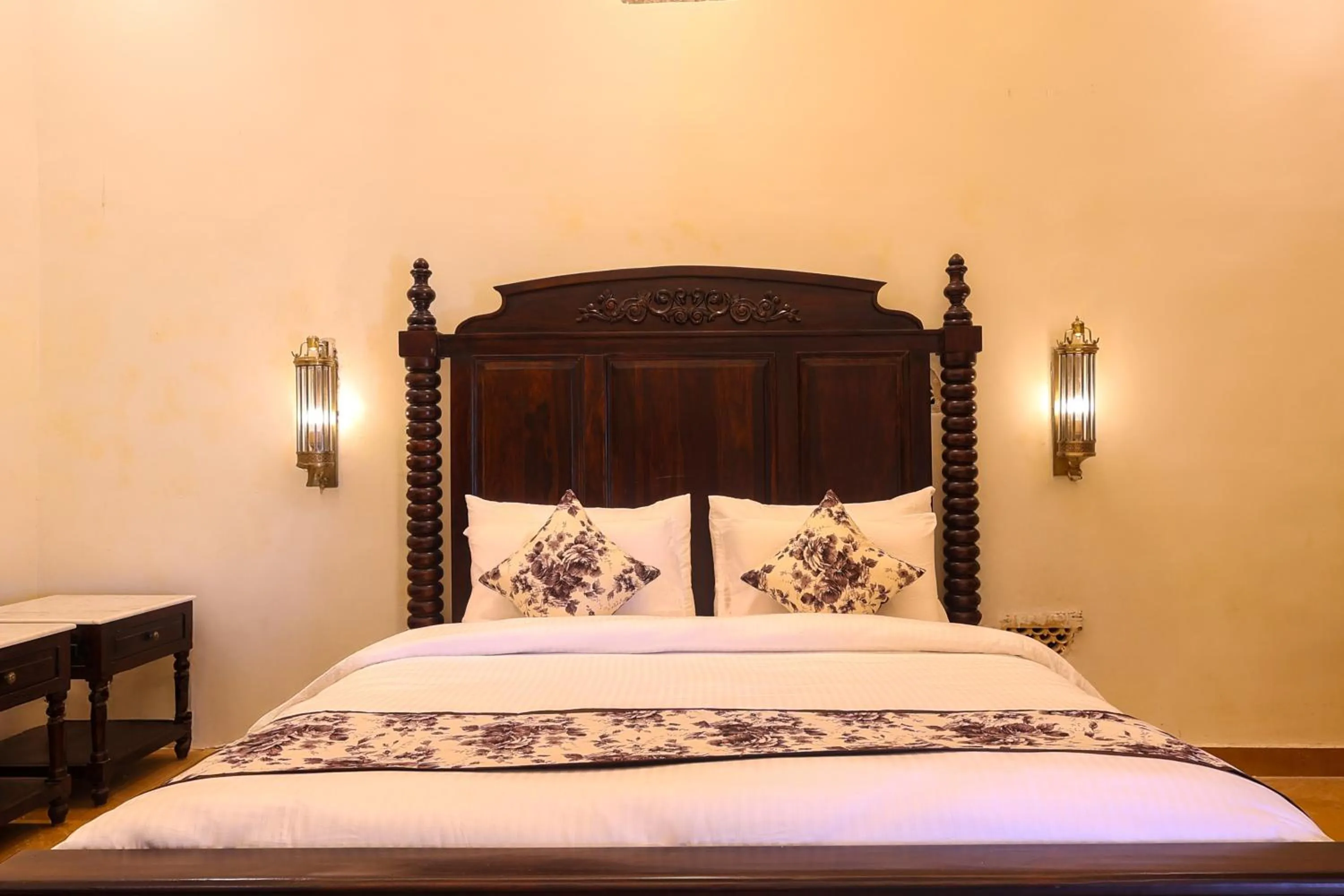 Bed in Fort Dadhikar, Alwar