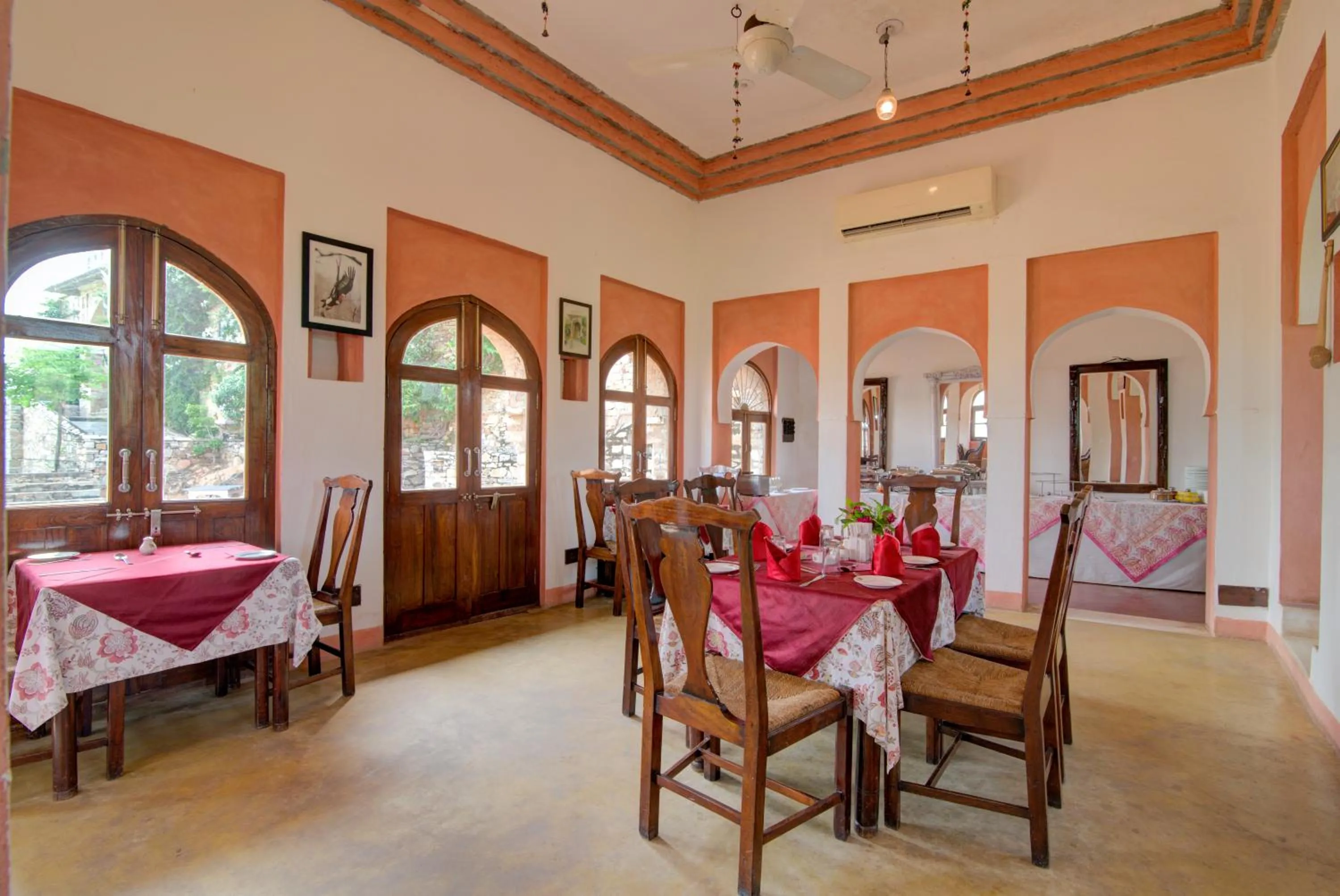 Restaurant/places to eat in Fort Dadhikar, Alwar