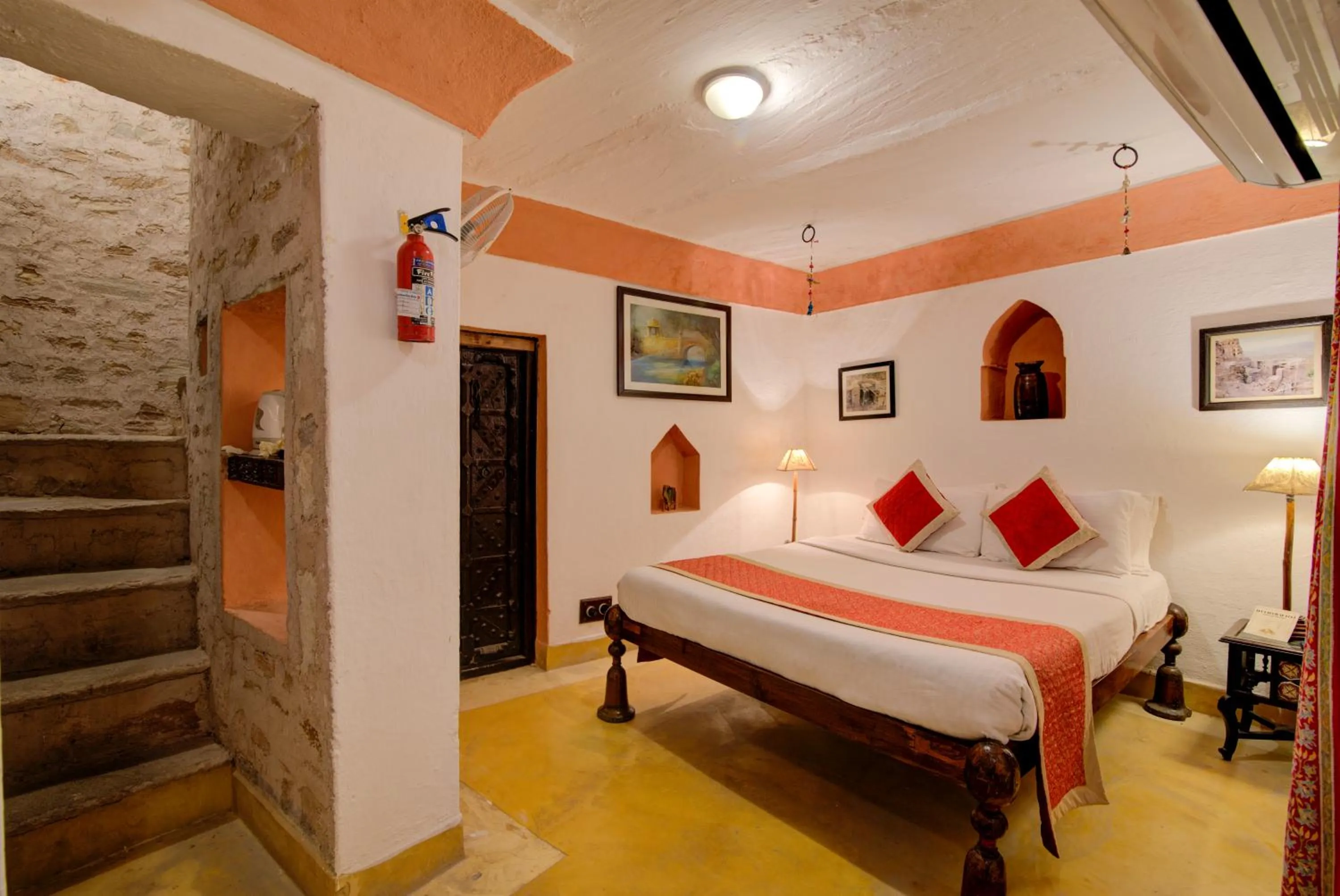 Bed in Fort Dadhikar, Alwar
