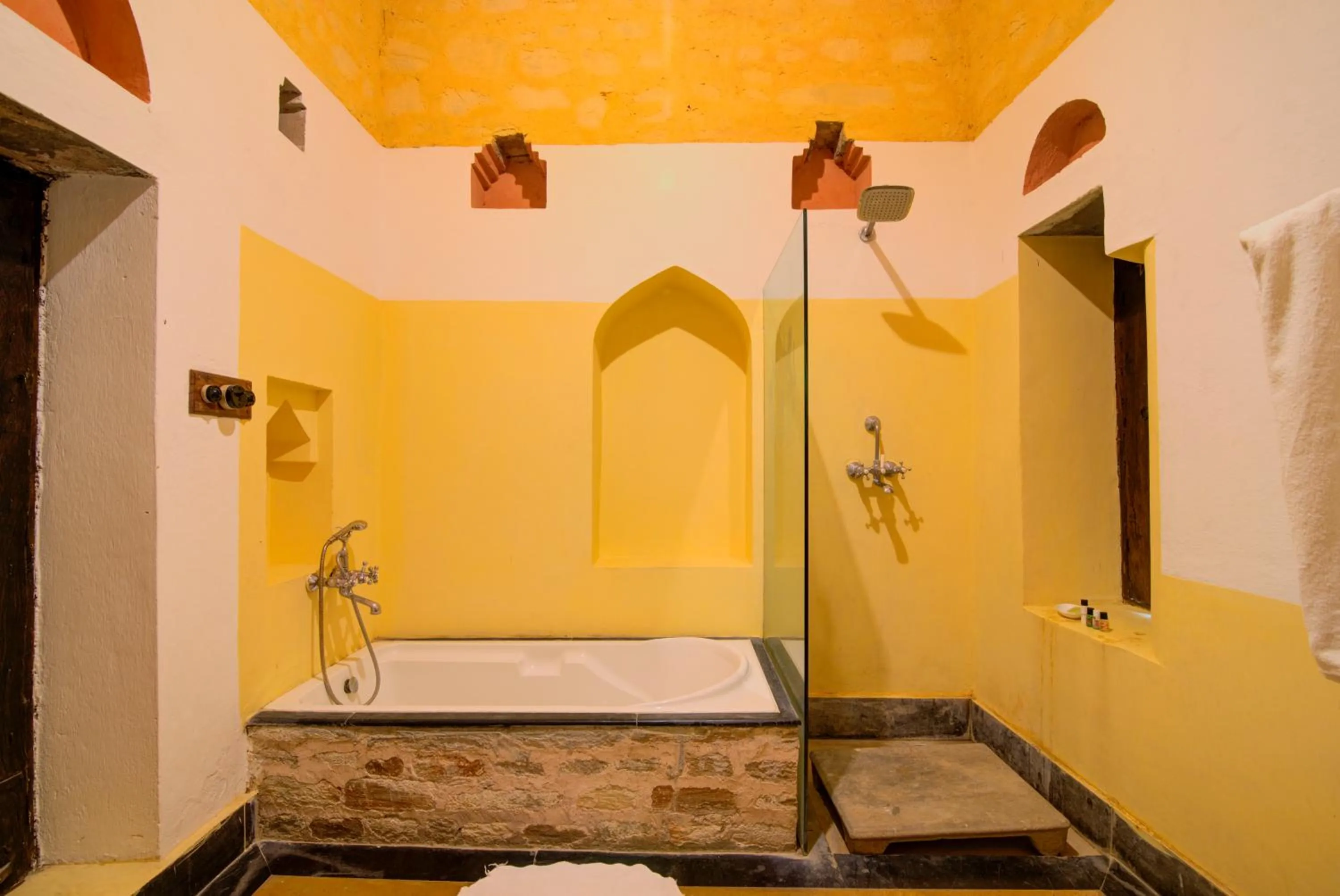 Hot Tub in Fort Dadhikar, Alwar