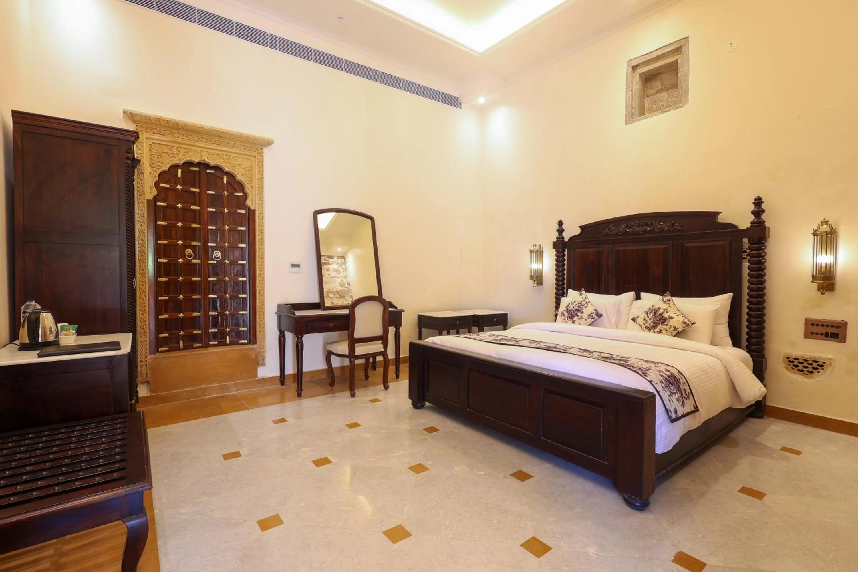 Bed in Fort Dadhikar, Alwar