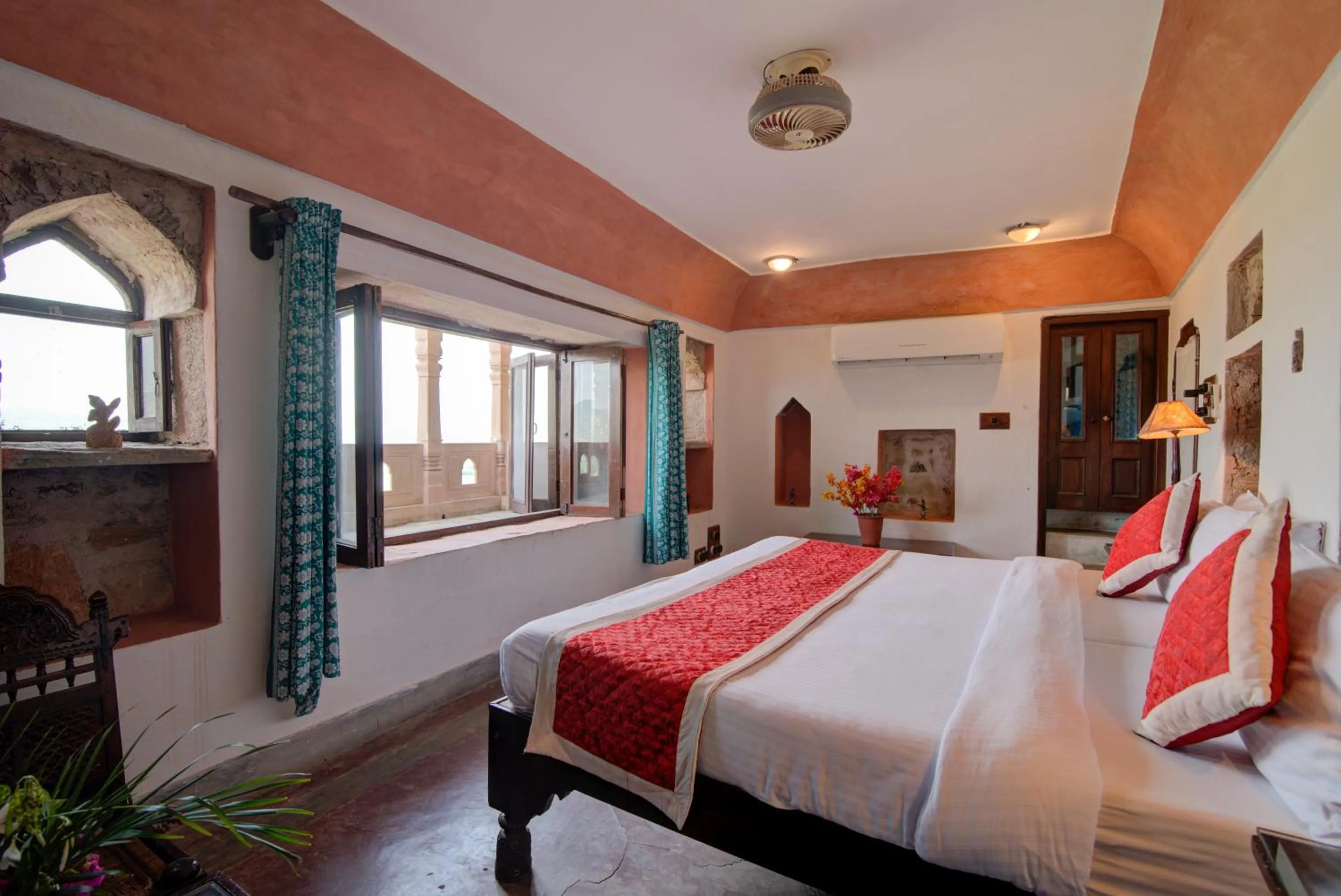 Bed in Fort Dadhikar, Alwar