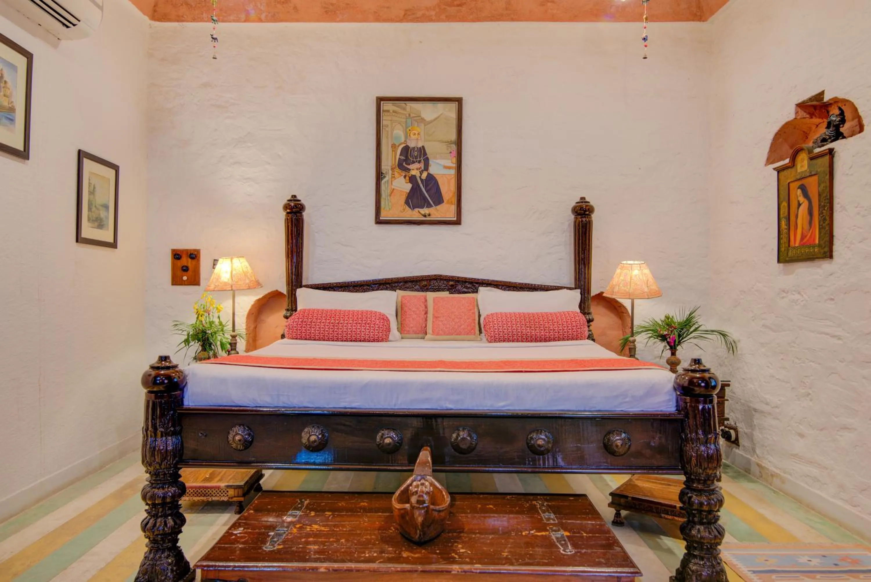 Bed in Fort Dadhikar, Alwar