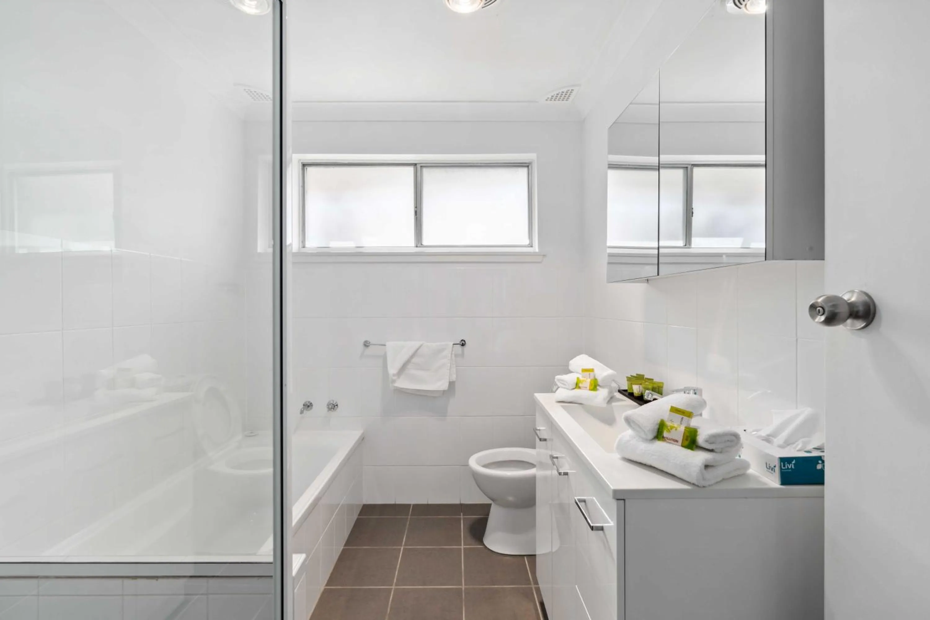 Toilet in West End Motor Lodge