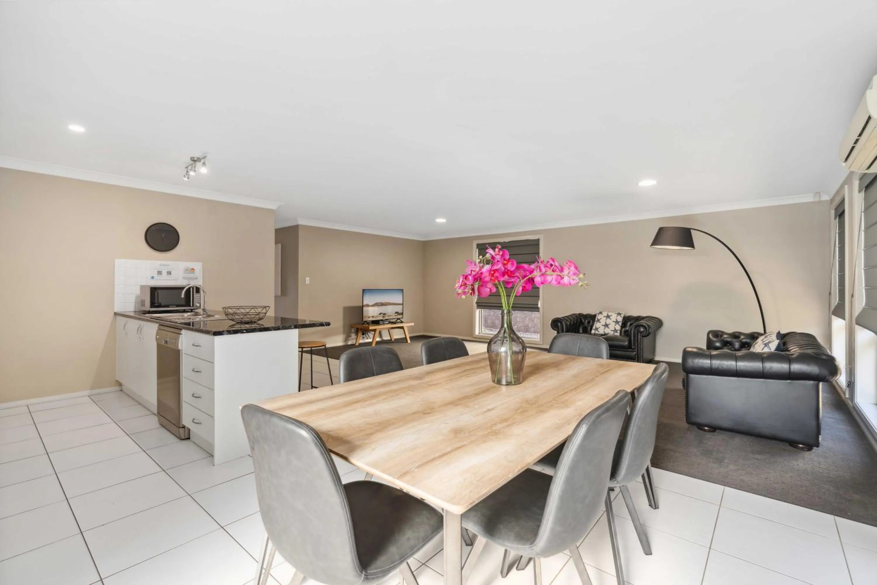 Dining area in West End Motor Lodge