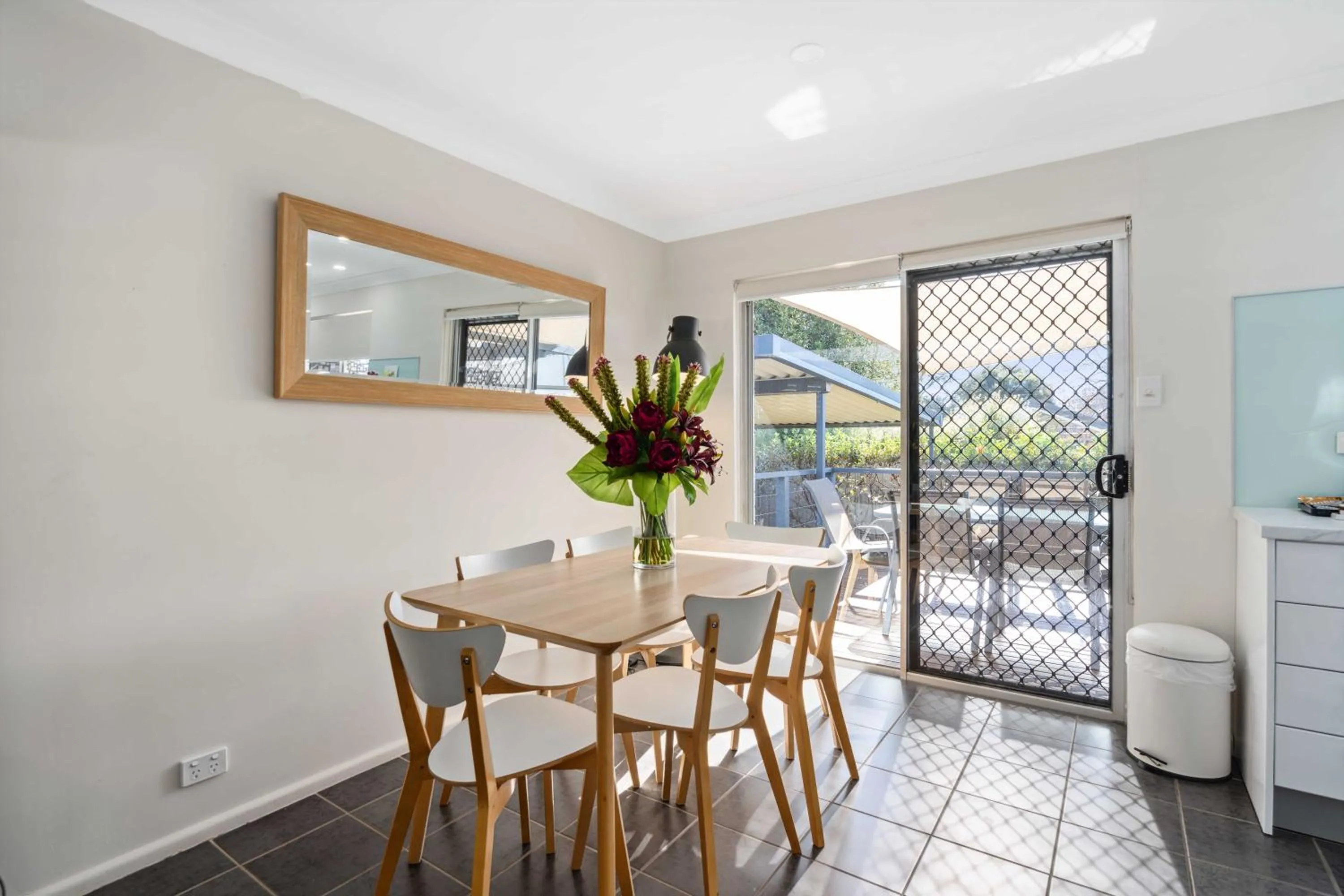 Seating area in West End Motor Lodge