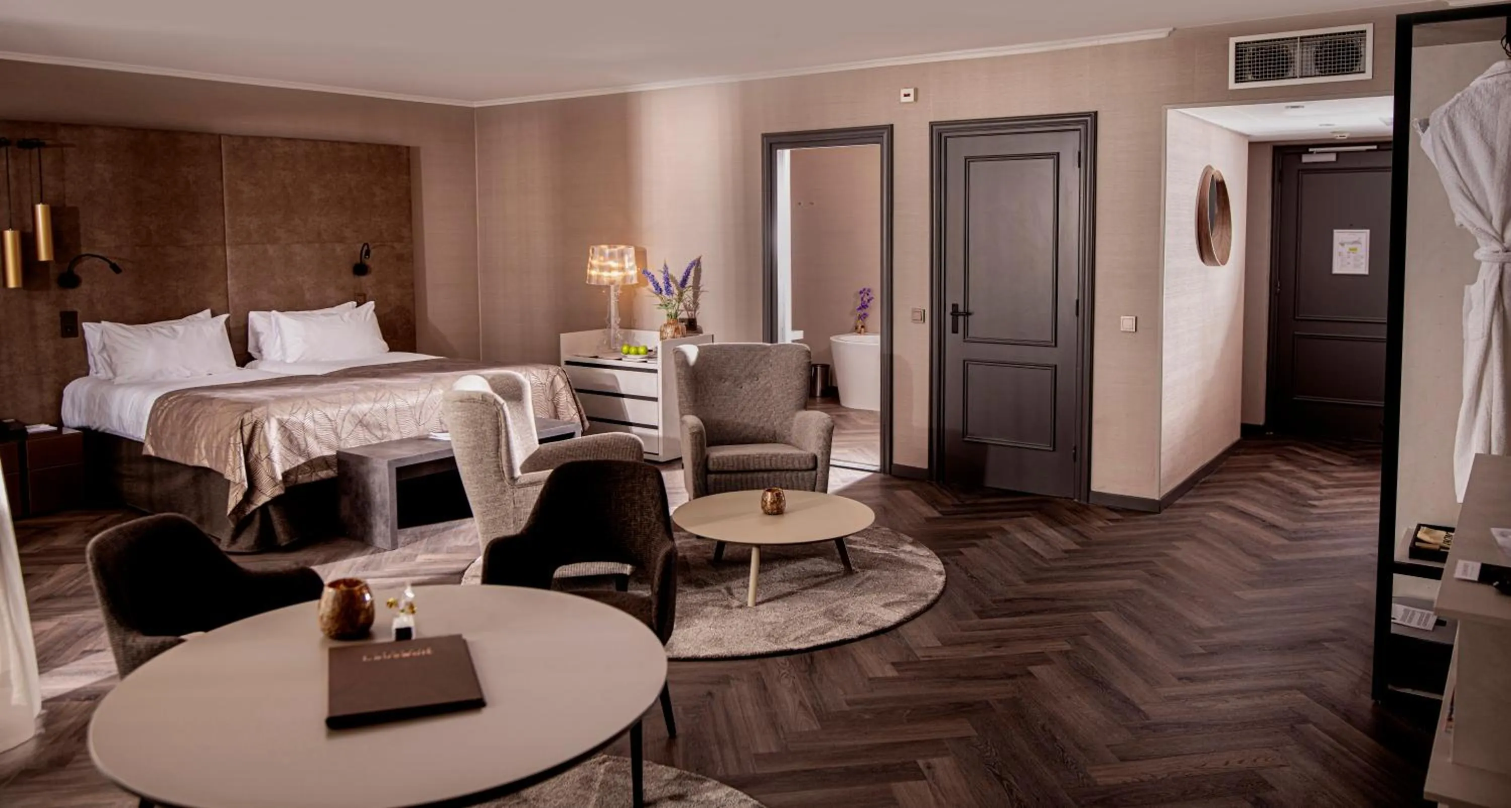 Photo of the whole room, Bed in Landgoed Lauswolt