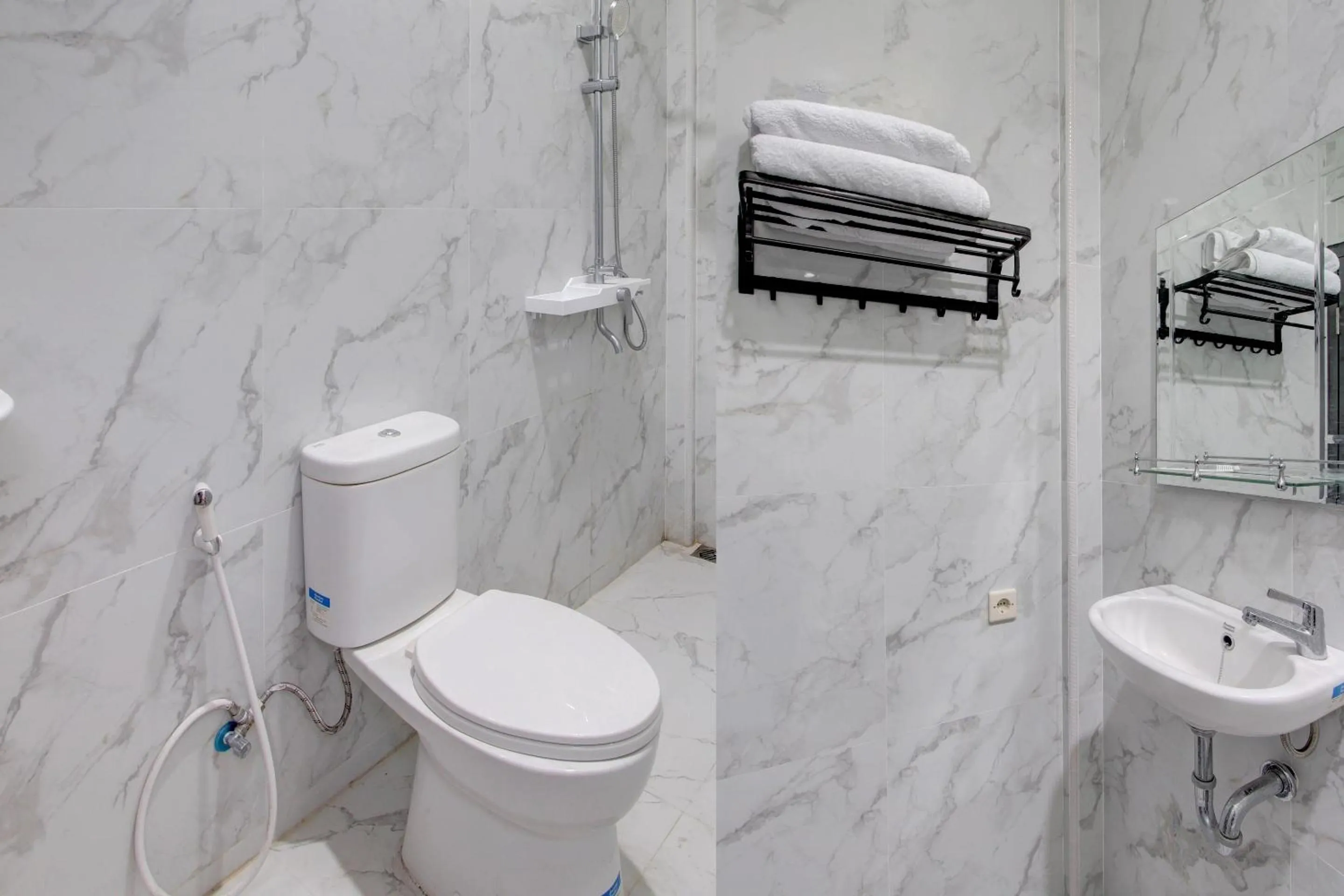 Bathroom in Collection O 93028 Homestay Joglo Ibu